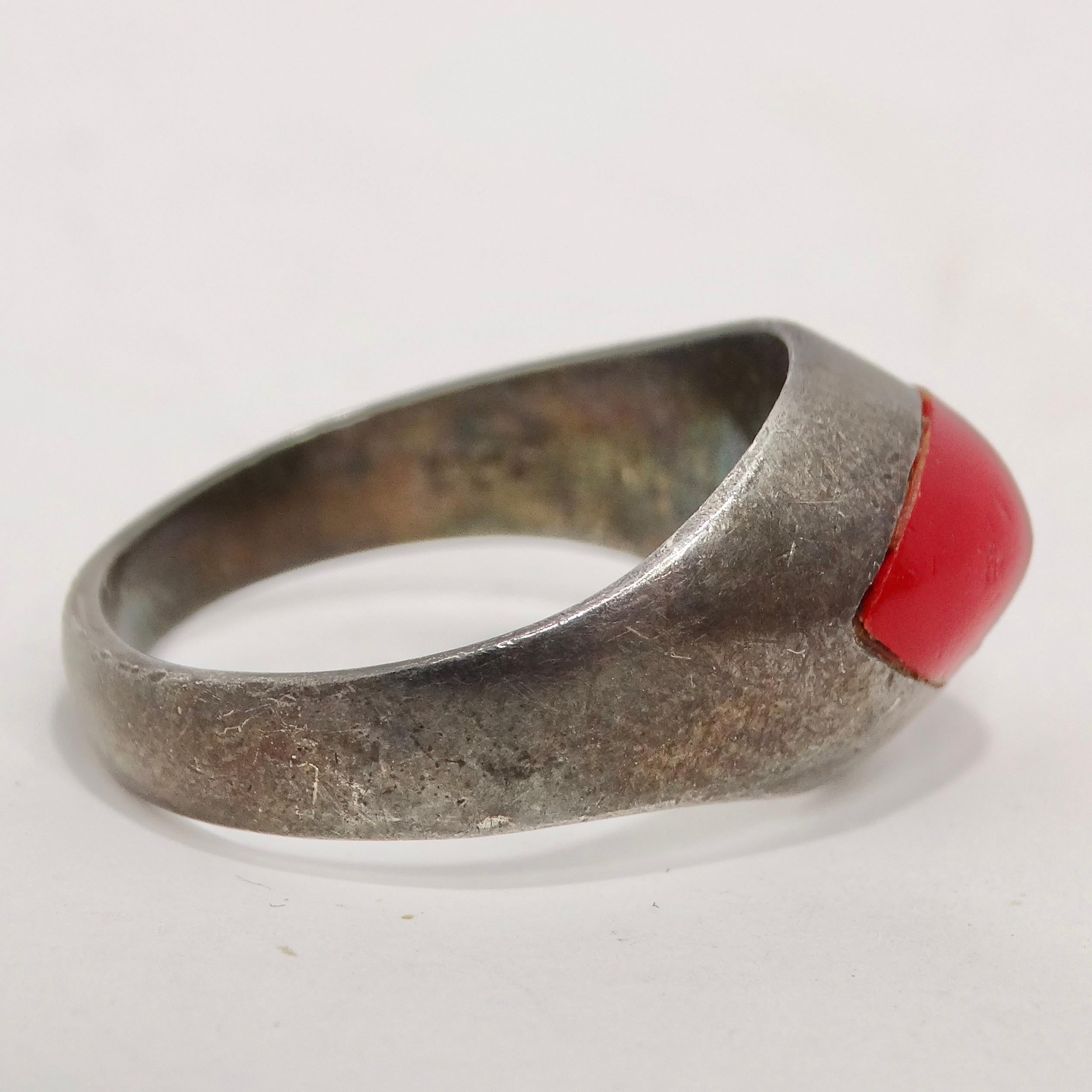 Bague en argent des années 1950 avec rubis synthétique Unisexe en vente