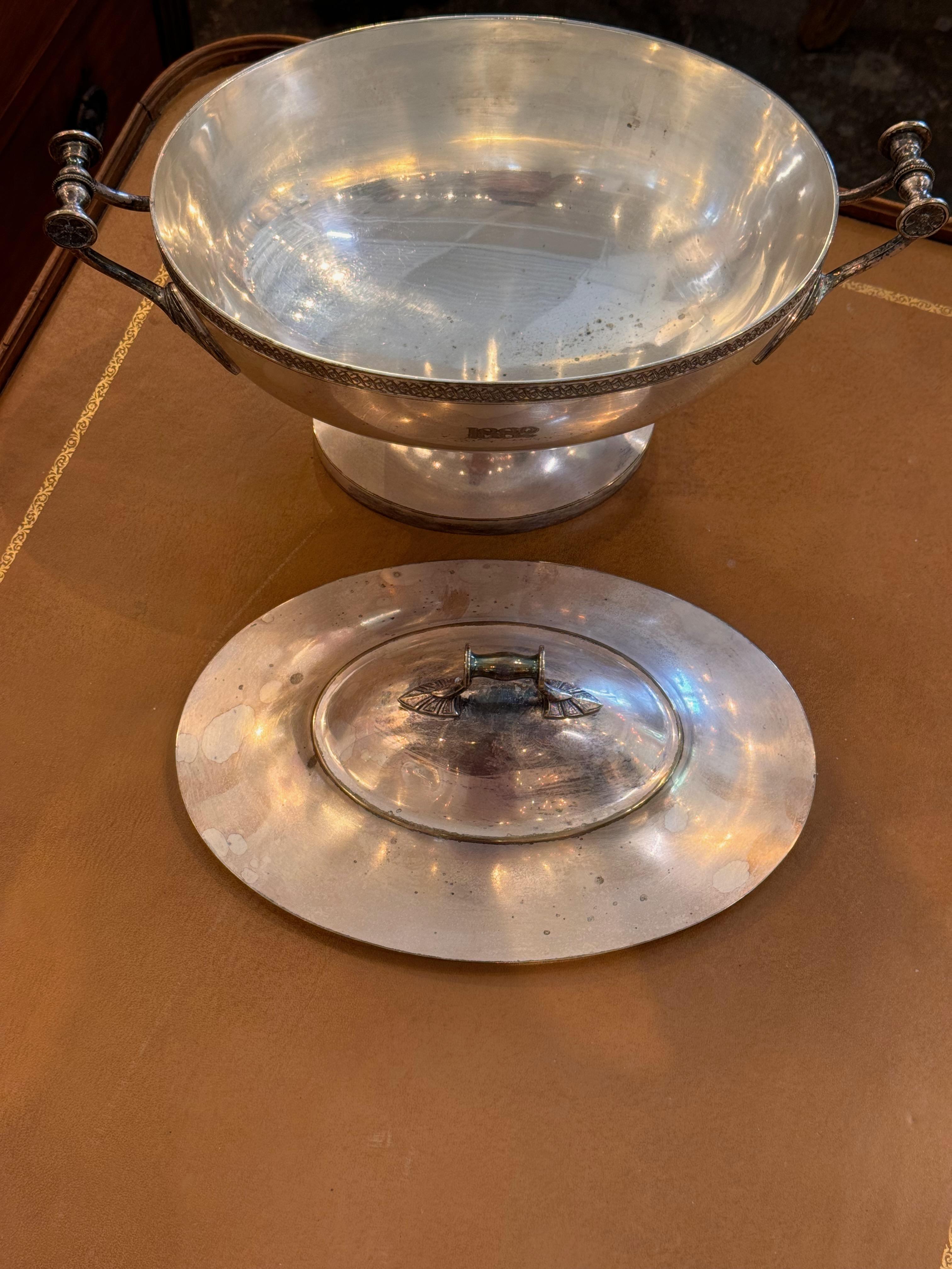 Placcato argento Urna in silverplate anni '50 con coperchio in vendita
