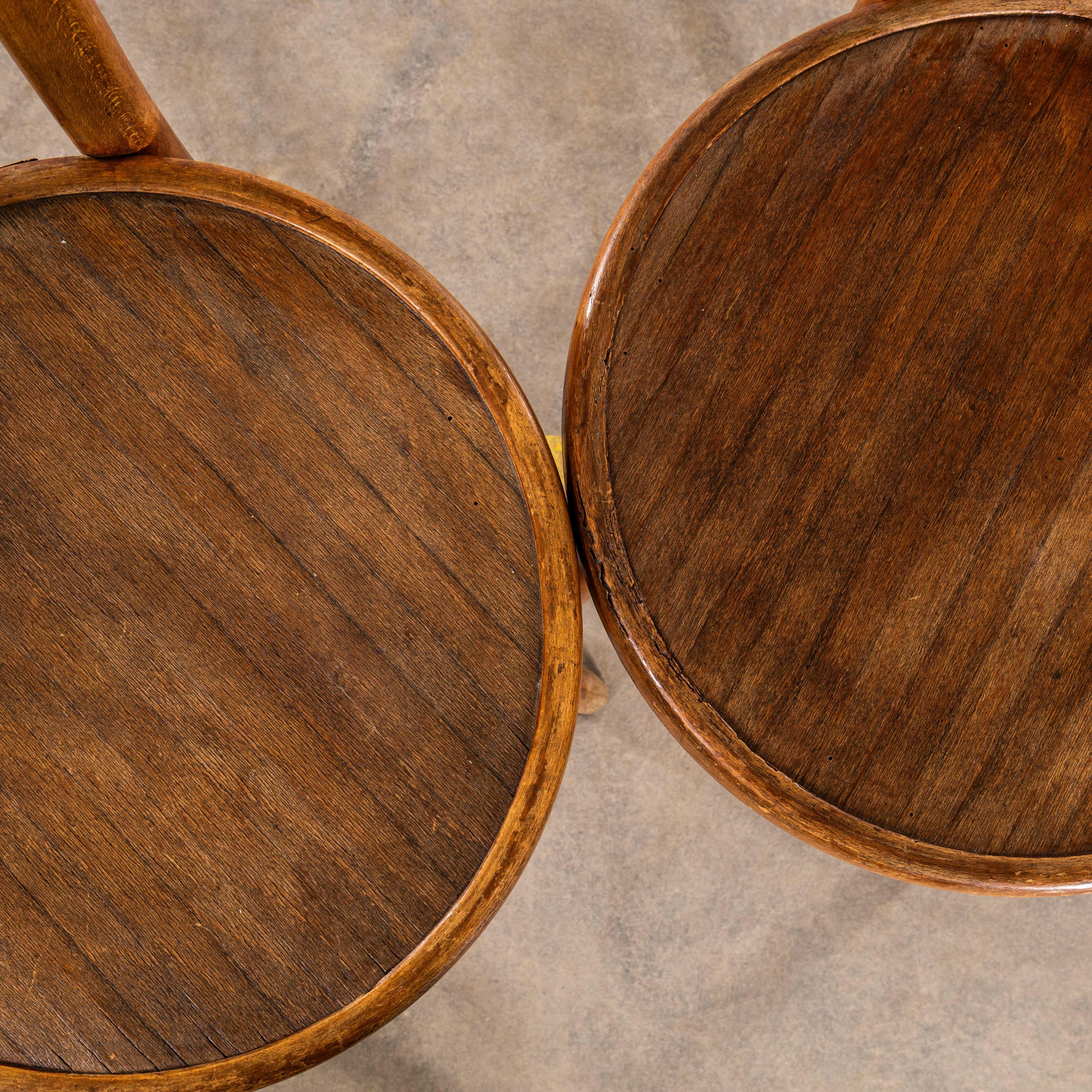 1950's Simple Flower Bud Bentwood Debrecen Dining Chairs - Pair im Zustand „Gut“ im Angebot in Hook, Hampshire