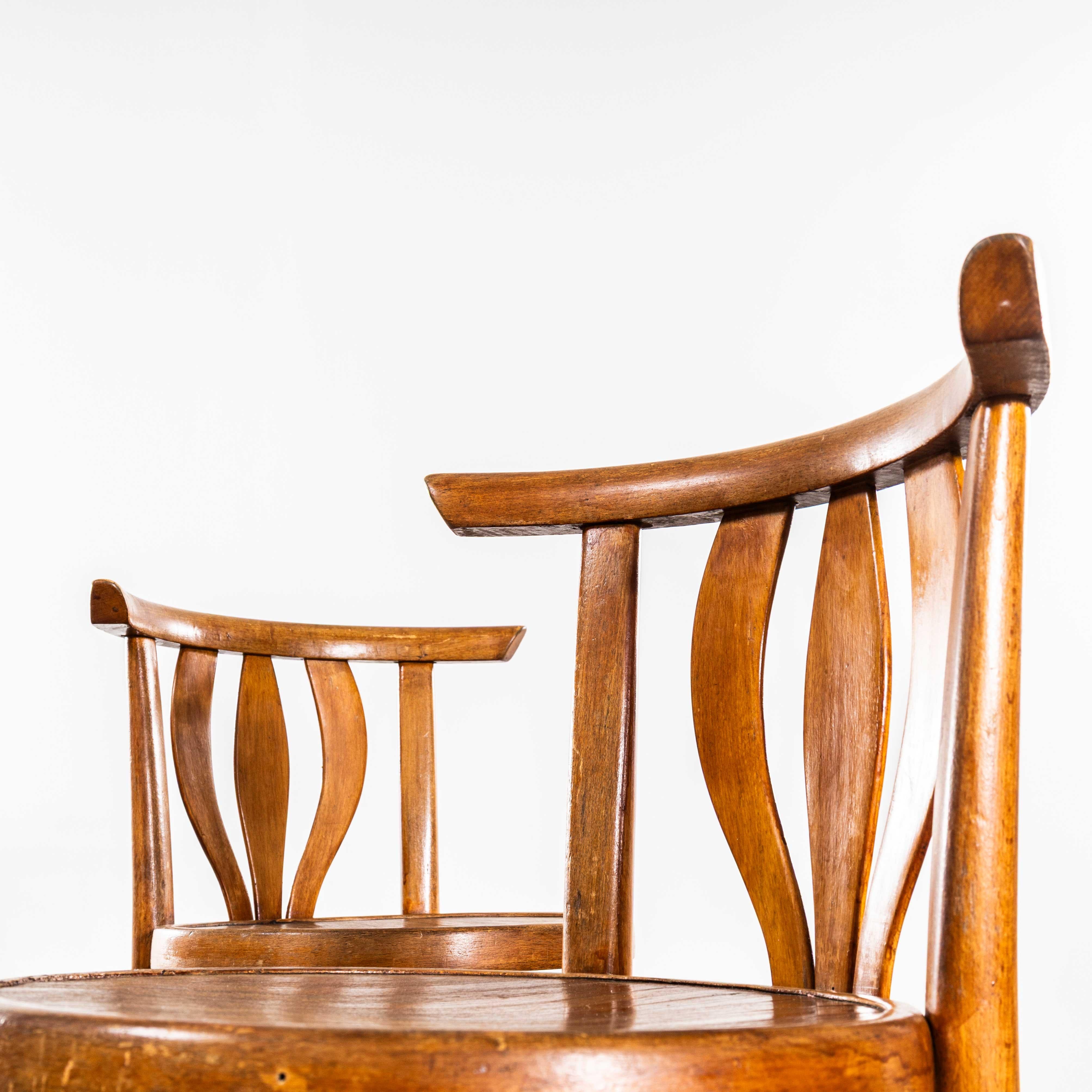 1950's Simple Flower Bud Bentwood Debrecen Dining Chairs - Pair (Mitte des 20. Jahrhunderts) im Angebot