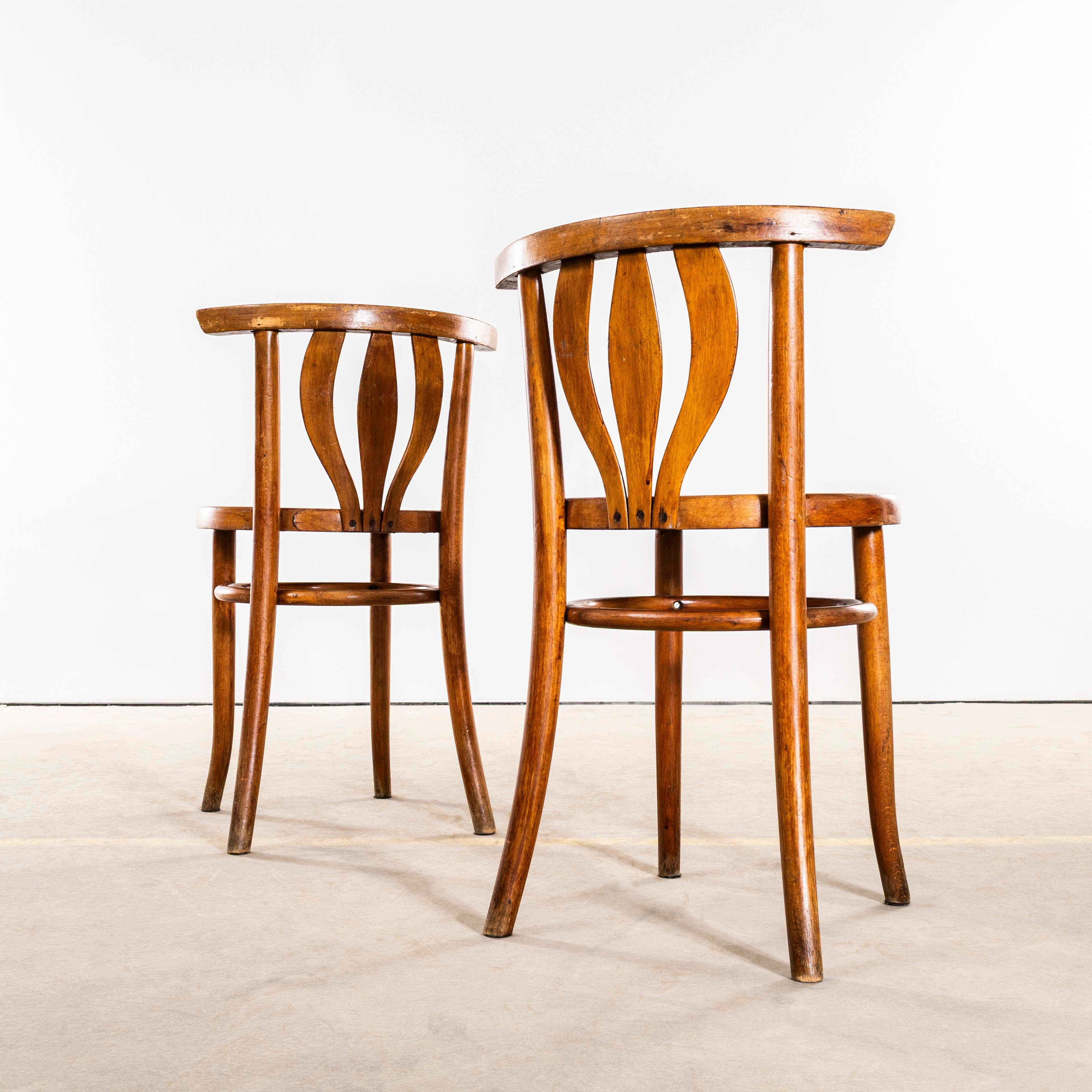 1950's Simple Flower Bud Bentwood Debrecen Dining Chairs - Pair (Buchenholz) im Angebot
