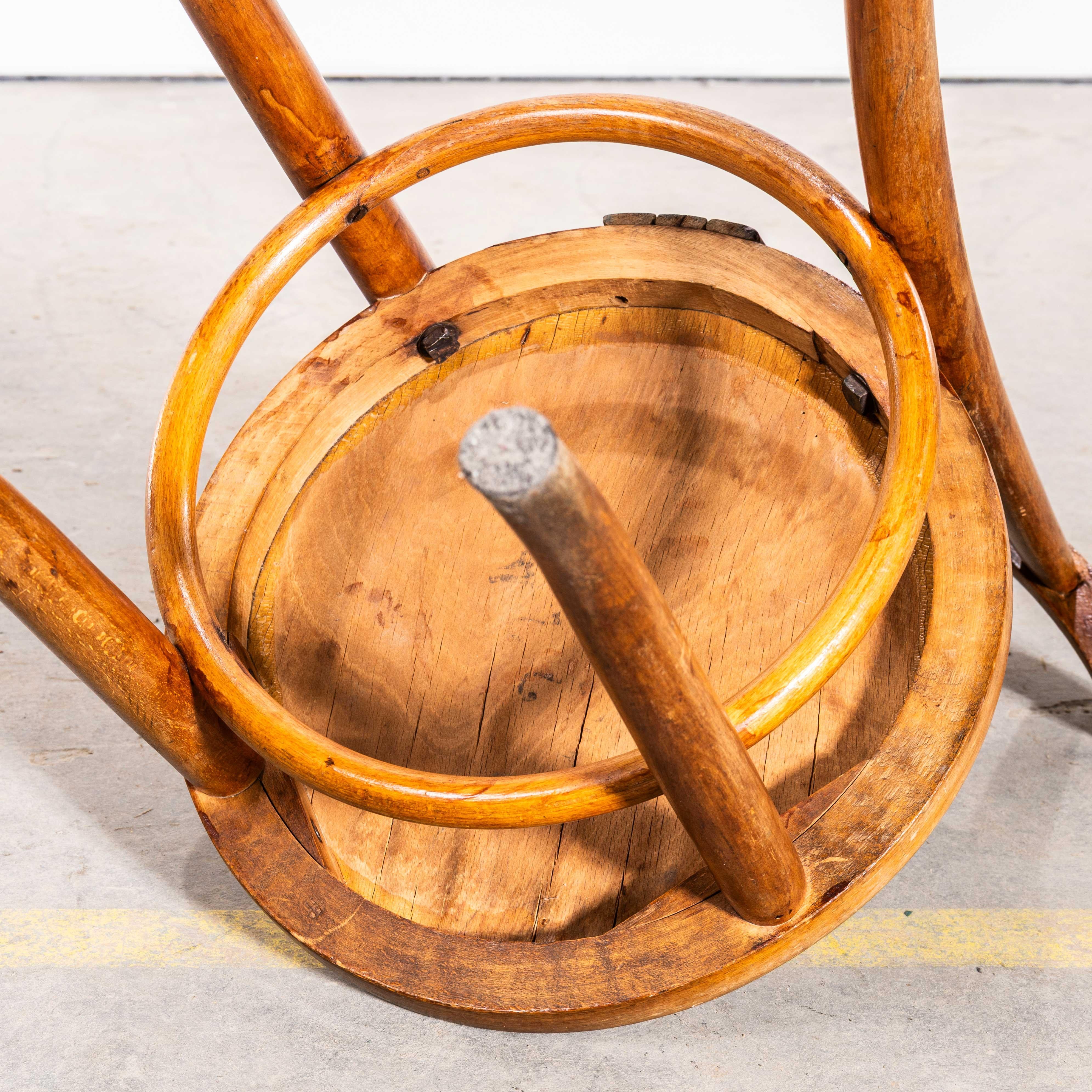 1950's Simple Flower Bud Bentwood Debrecen Dining Chairs - Pair im Angebot 3