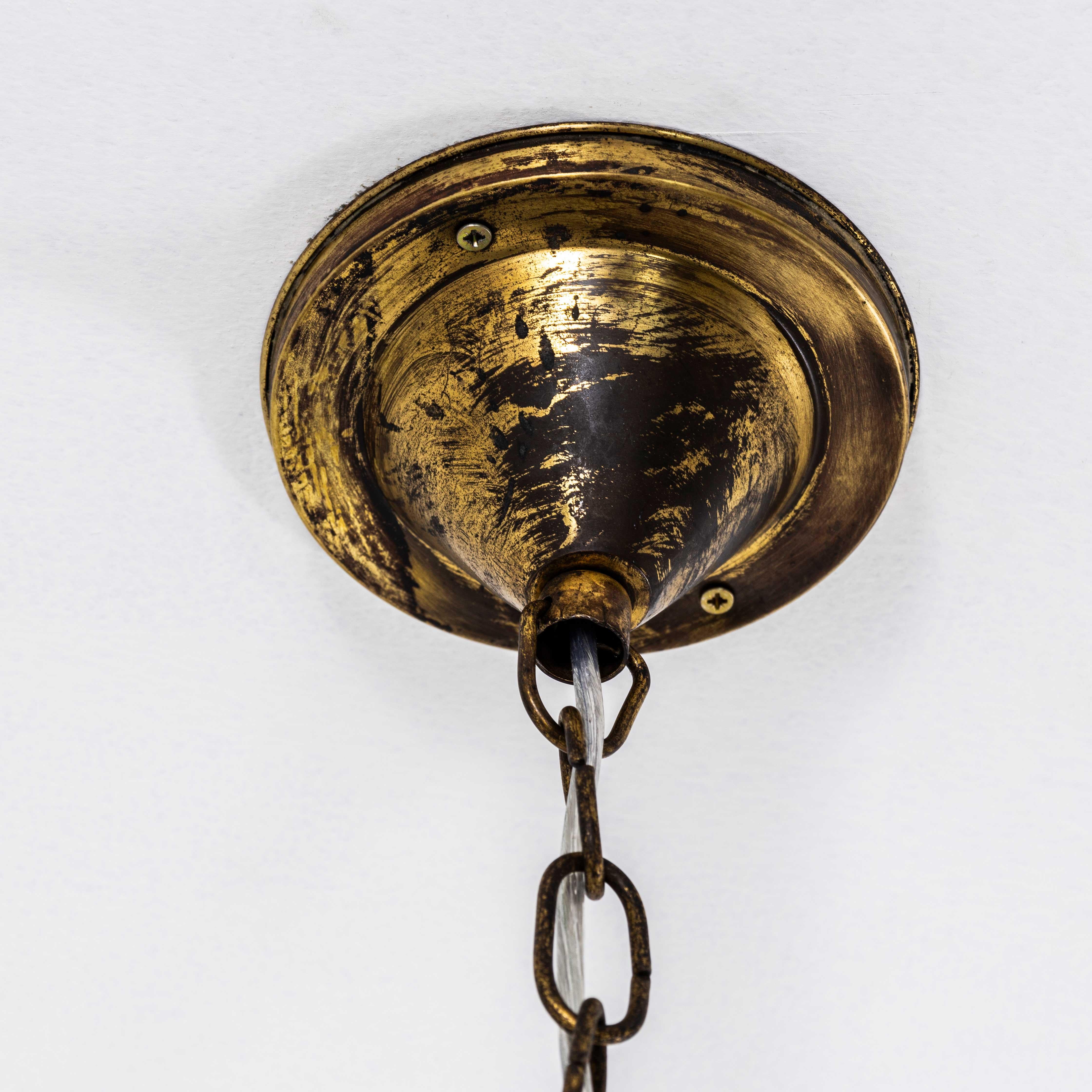 Lampada a sospensione singola conica opalina degli anni '50 in vendita 2