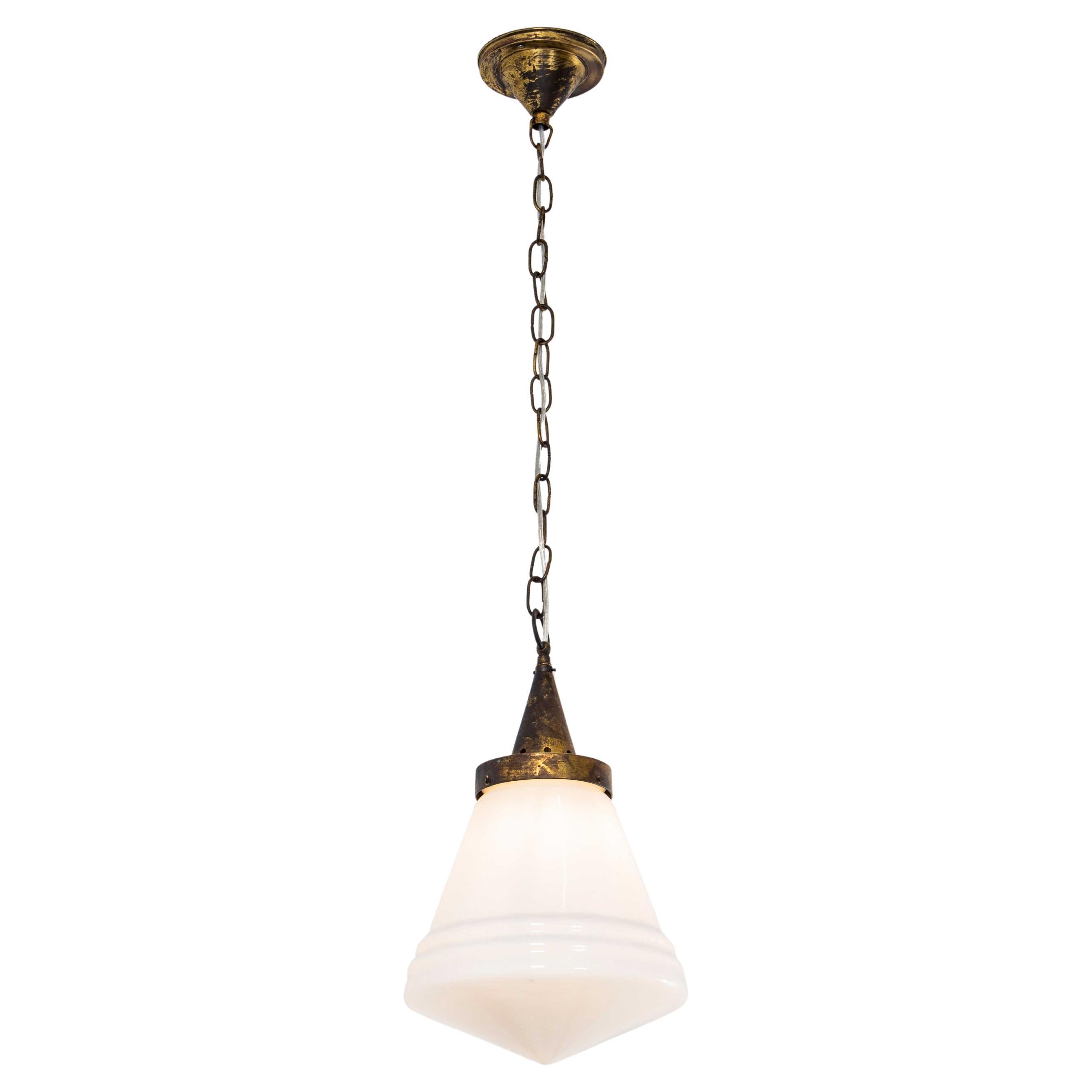 Lampada a sospensione singola conica opalina degli anni '50 in vendita