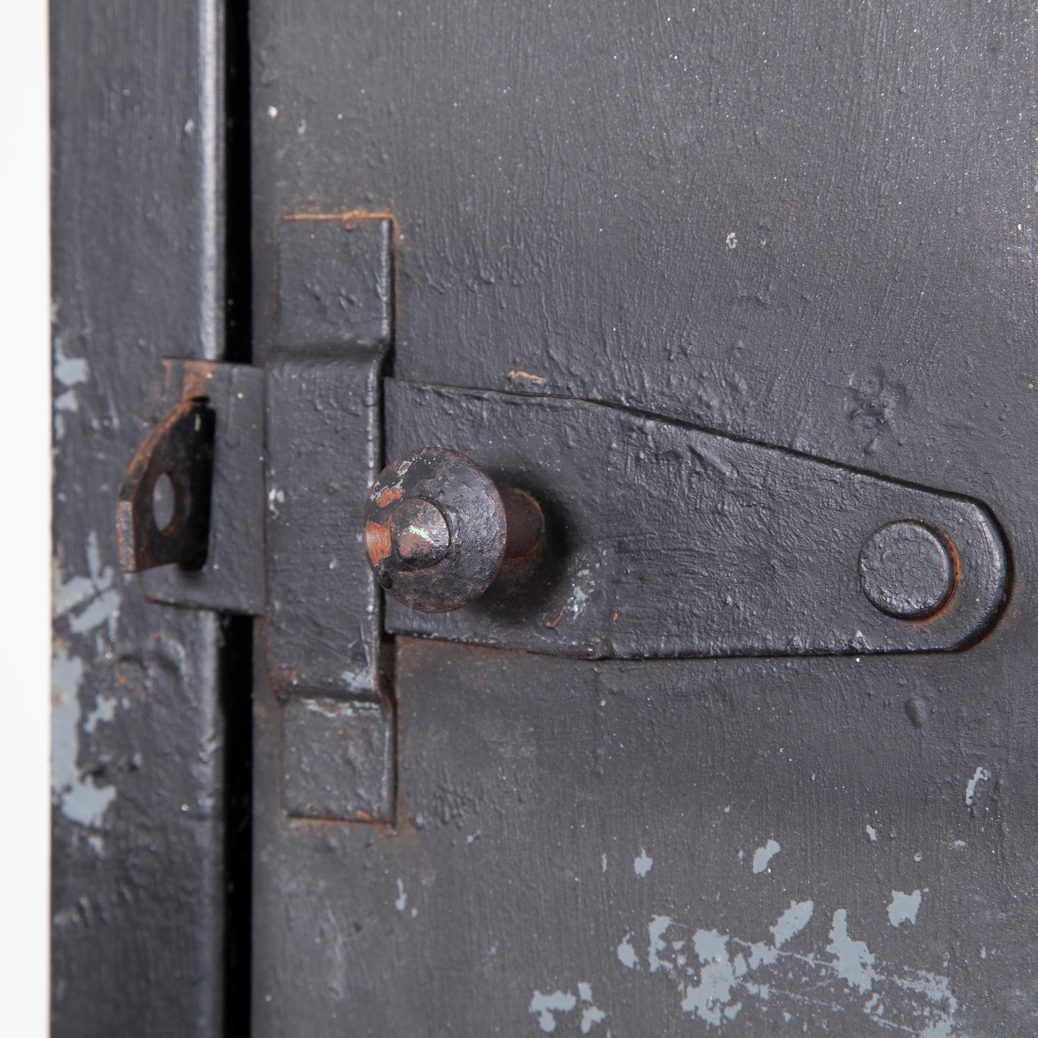 1950s Single Industrial Metal Locker, Matt Black In Good Condition In Hook, Hampshire