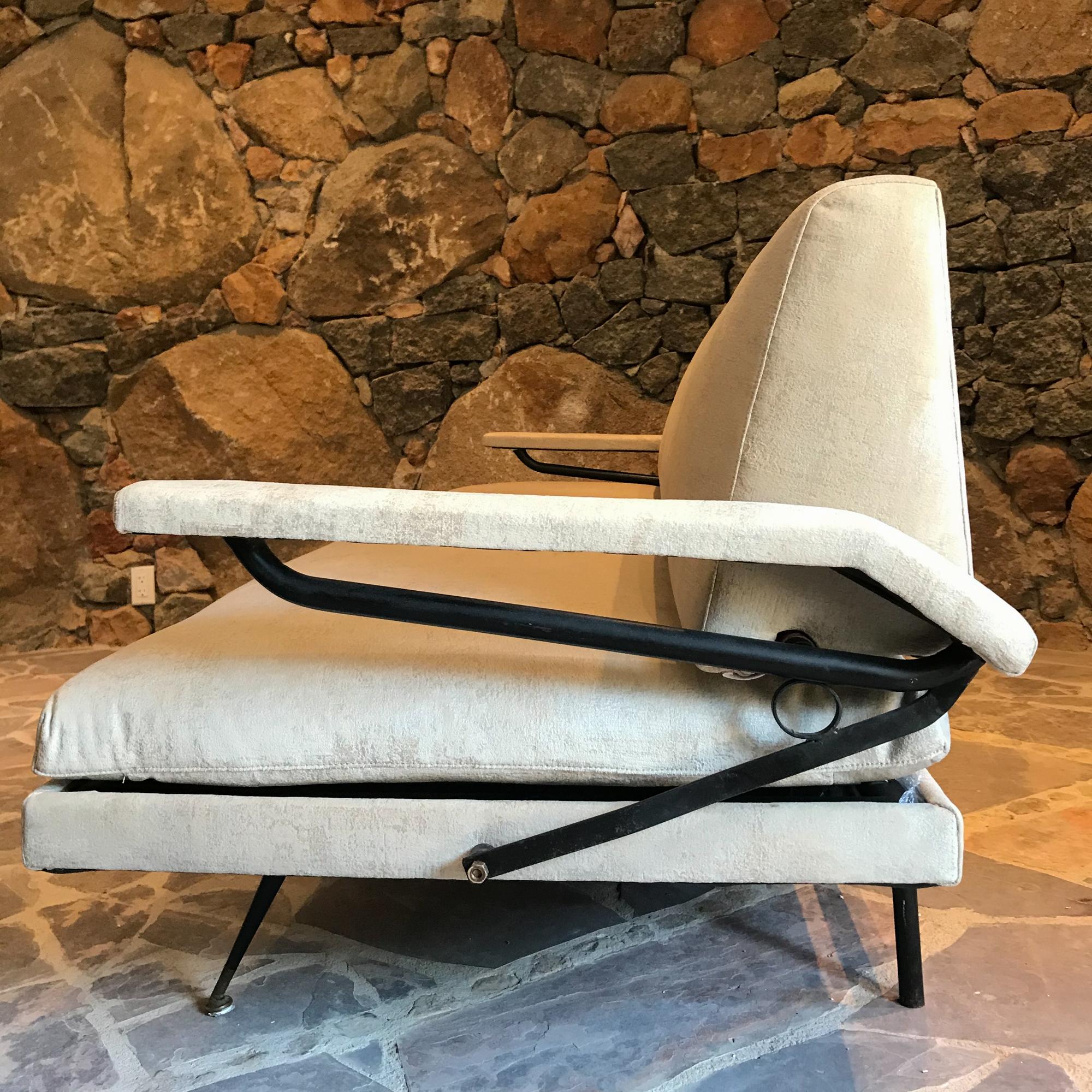 Canapé-lit de jour italien des années 1950 Style of Osvaldo Borsani Italy Bon état - En vente à Chula Vista, CA