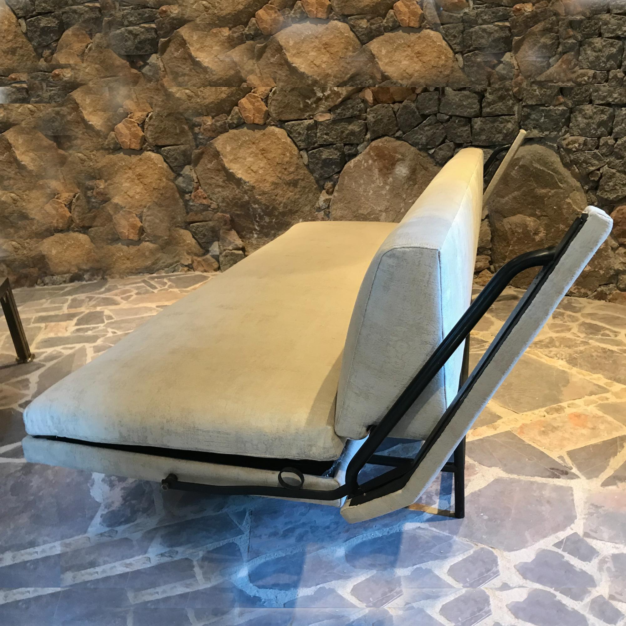 Canapé-lit de jour italien des années 1950 Style of Osvaldo Borsani Italy en vente 2