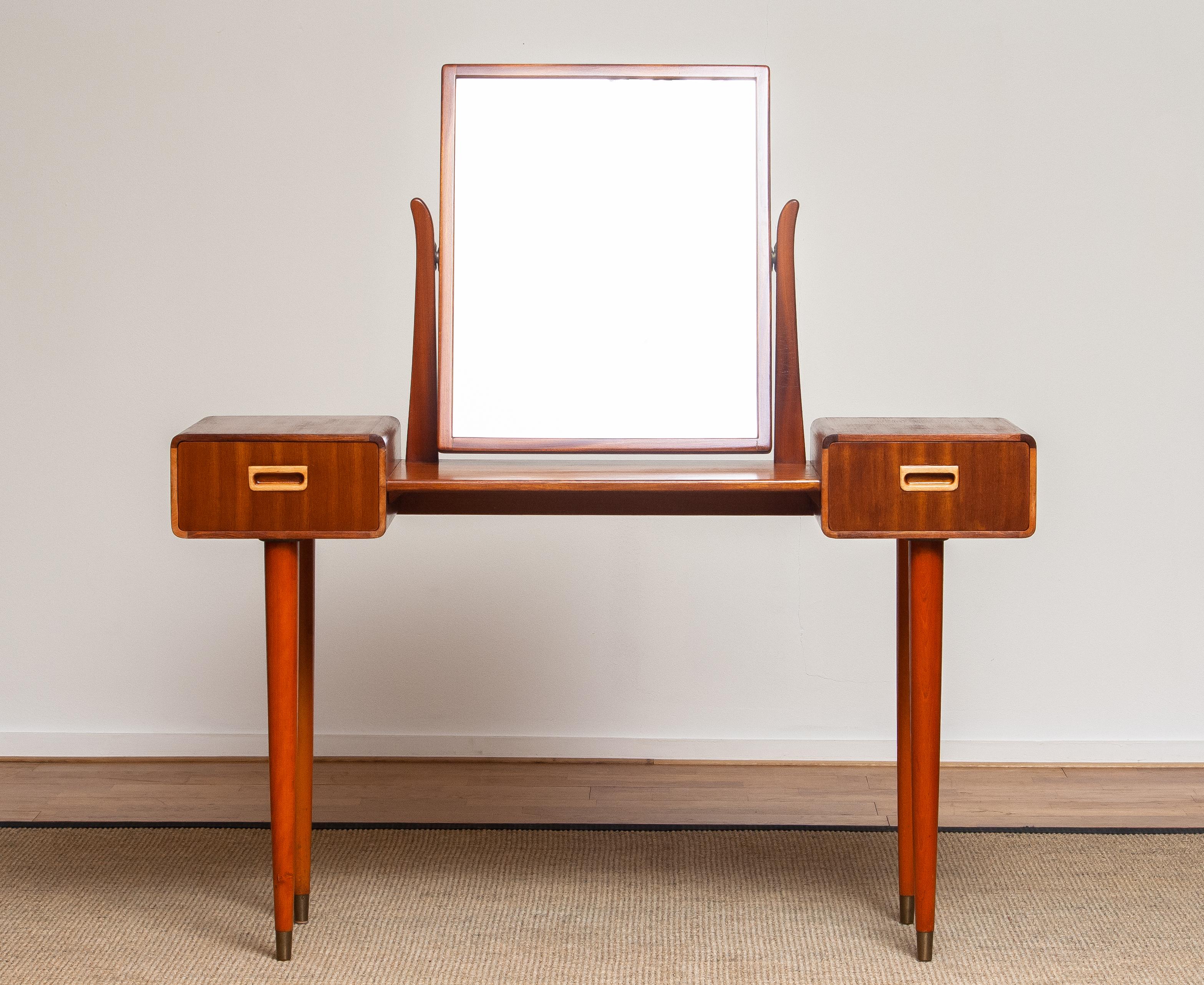 1950's Slim Mahogany Dressing Table / Vanity by Tibro, Sweden In Good Condition In Silvolde, Gelderland
