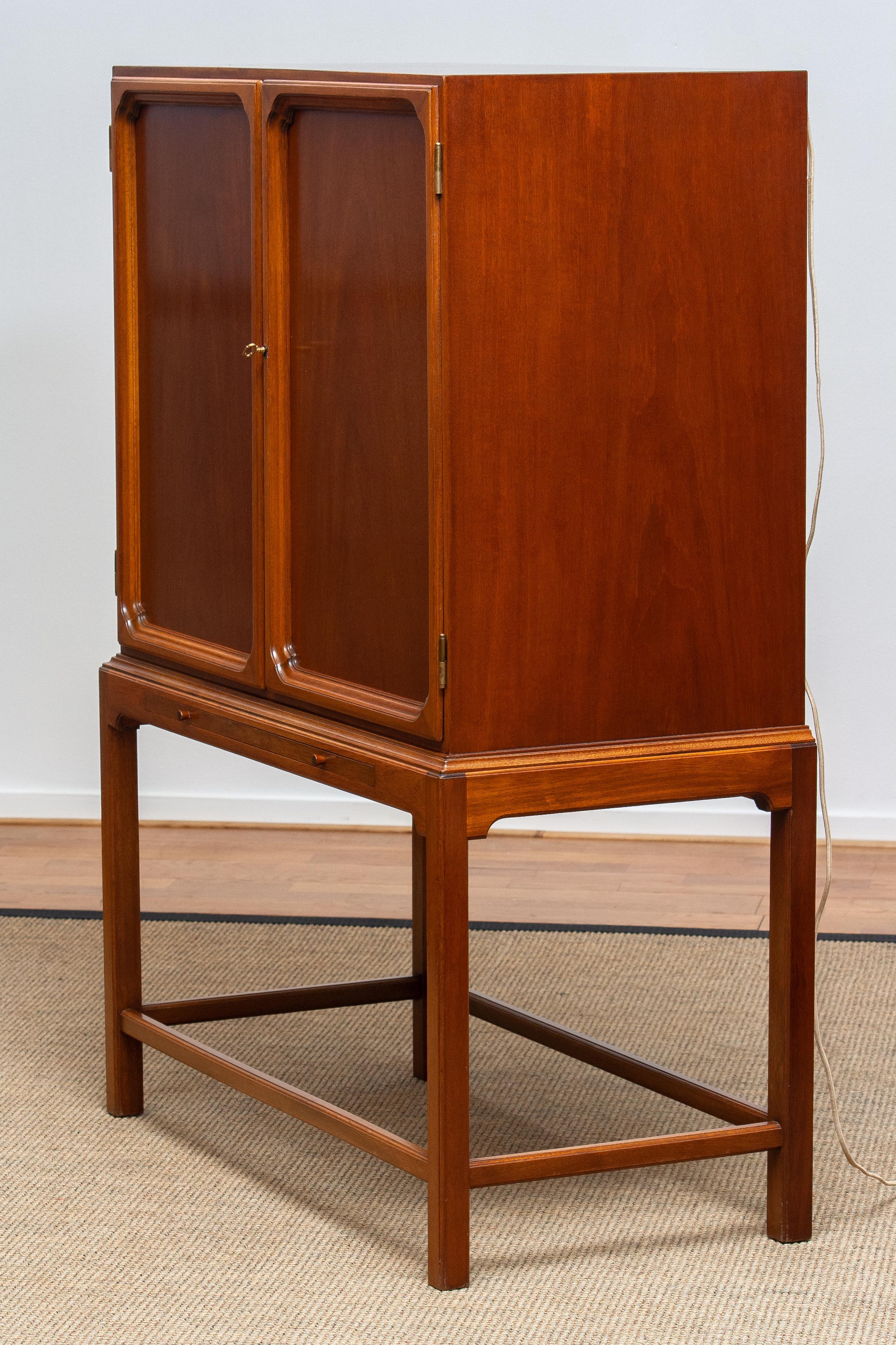 1950s, Slim Scandinavian Midcentury Mahogany Dry Bar / Luxury Cabinet 7