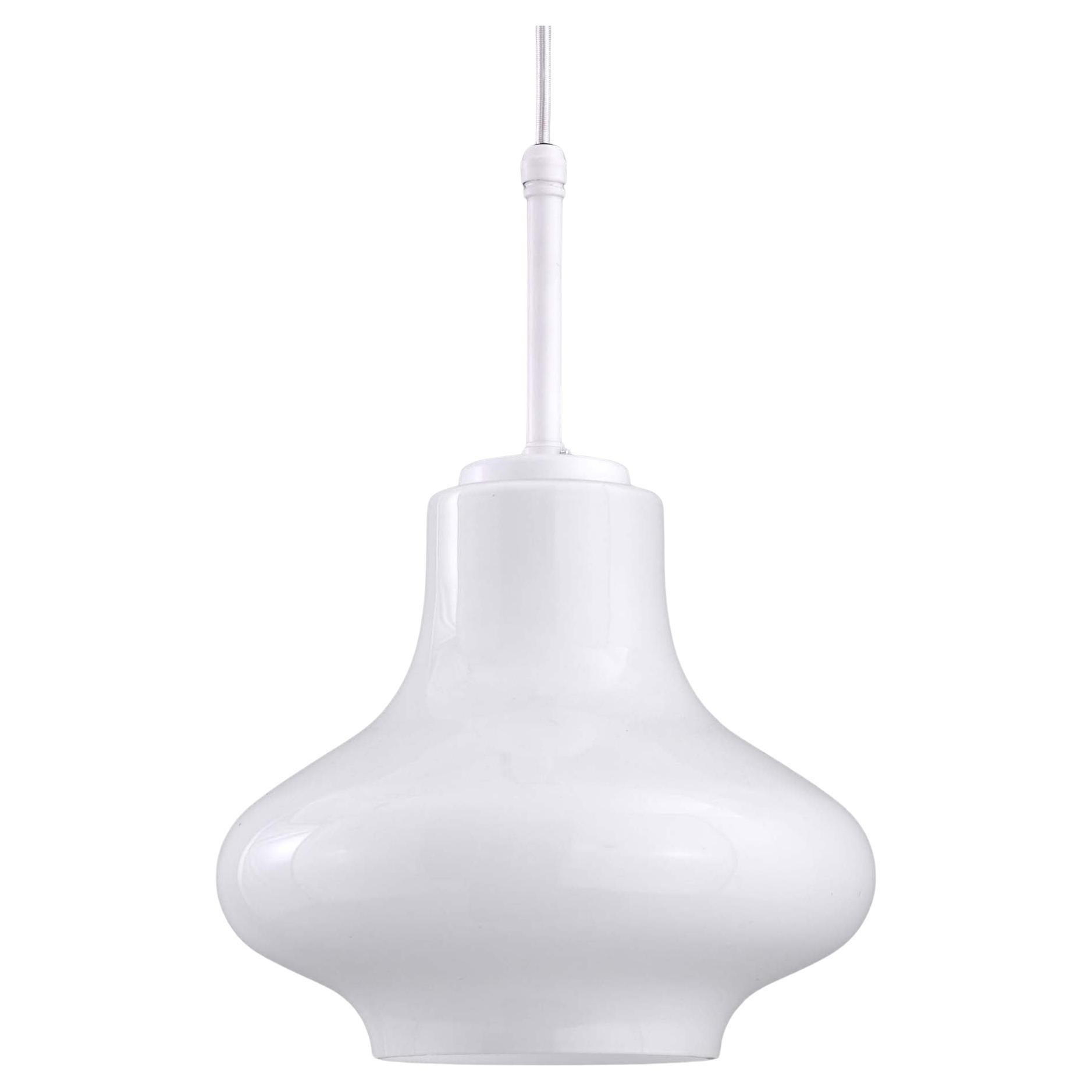 Lámparas colgantes eslovacas de cristal opalino curvado de los años 50 en venta