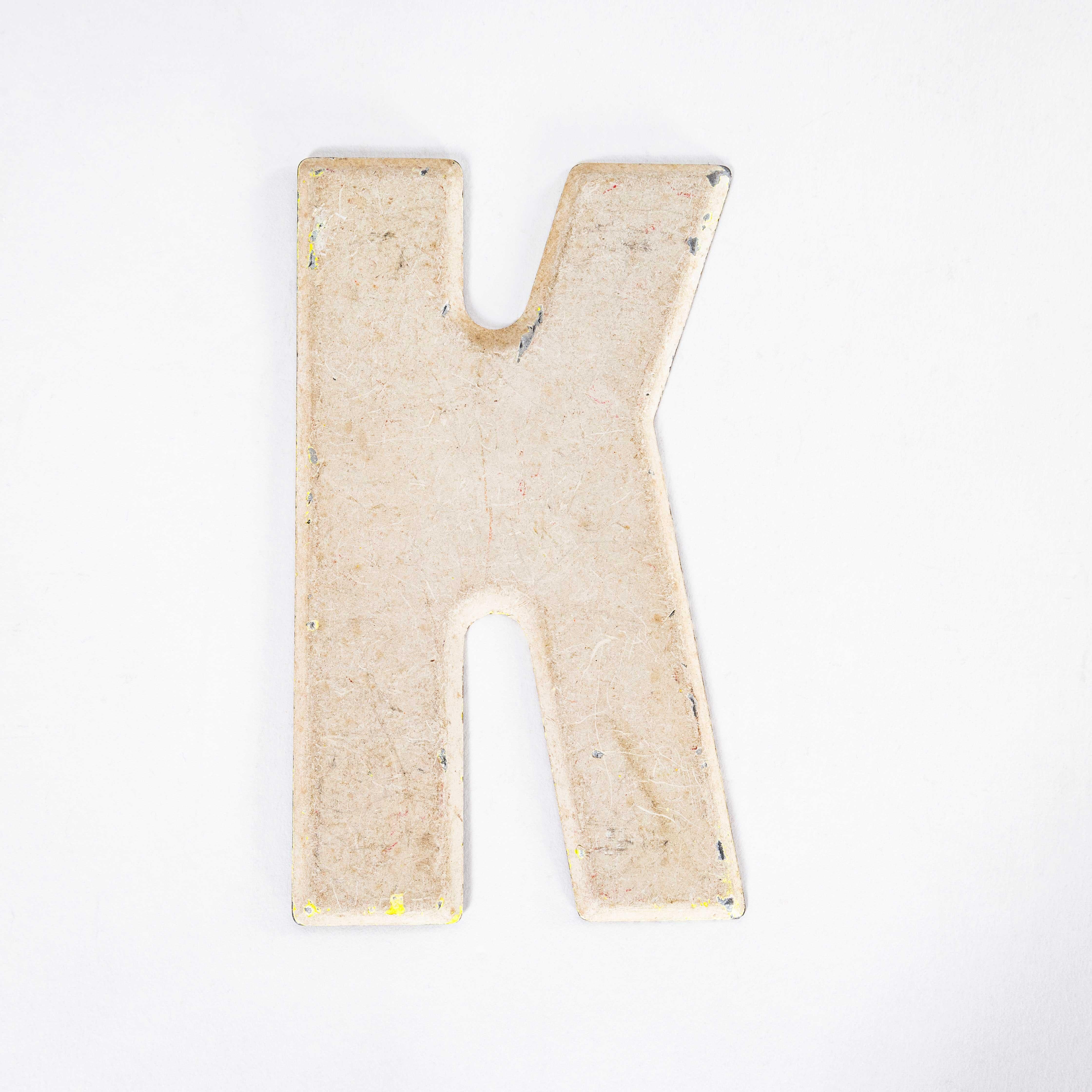 Anni '50 Piccolo  Lettera smaltata della stazione di servizio vintage americana - K.K. In condizioni buone in vendita a Hook, Hampshire