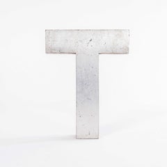 Lettre d'enseigne en fonte d'aluminium des années 1950 - T