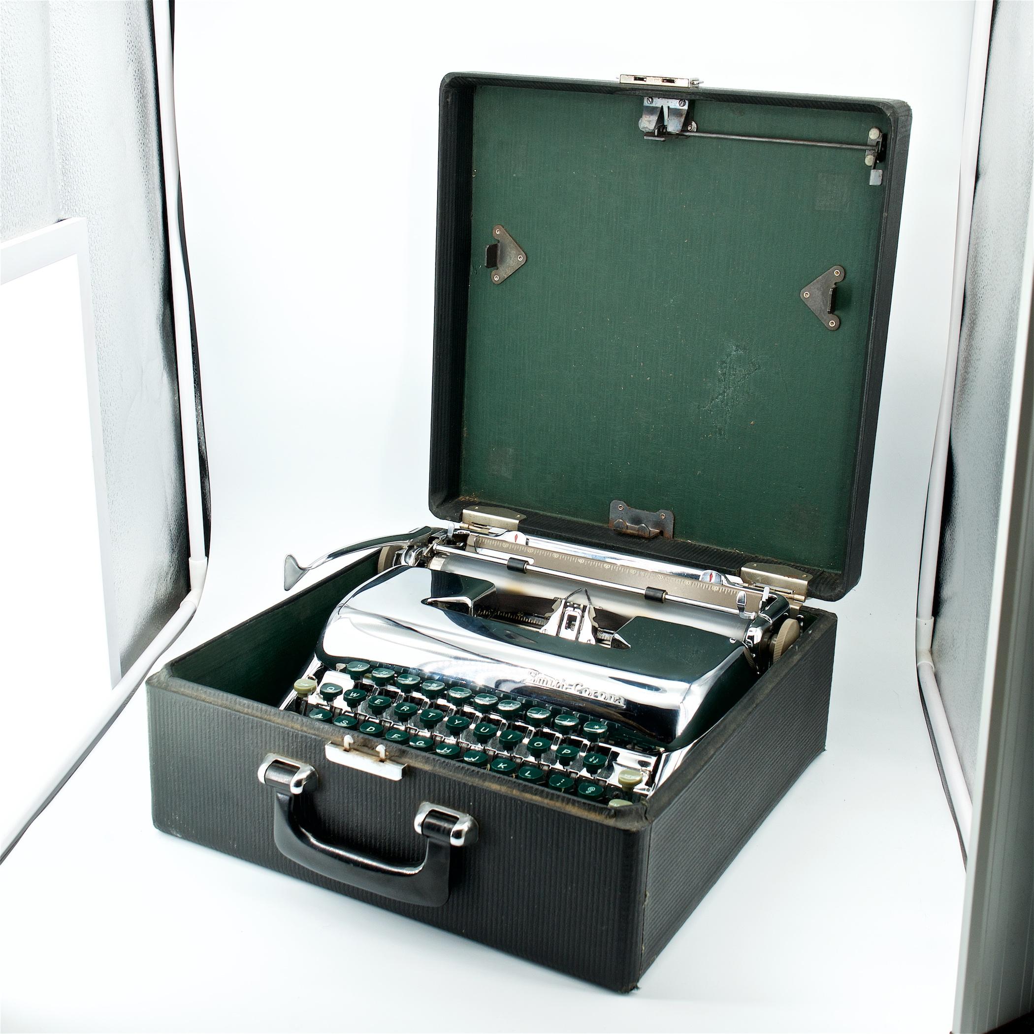 Mid-20th Century 1950s Smith Corona Sterling Typewriter Chrome Space Age Analog Sci-Fi Chromepunk