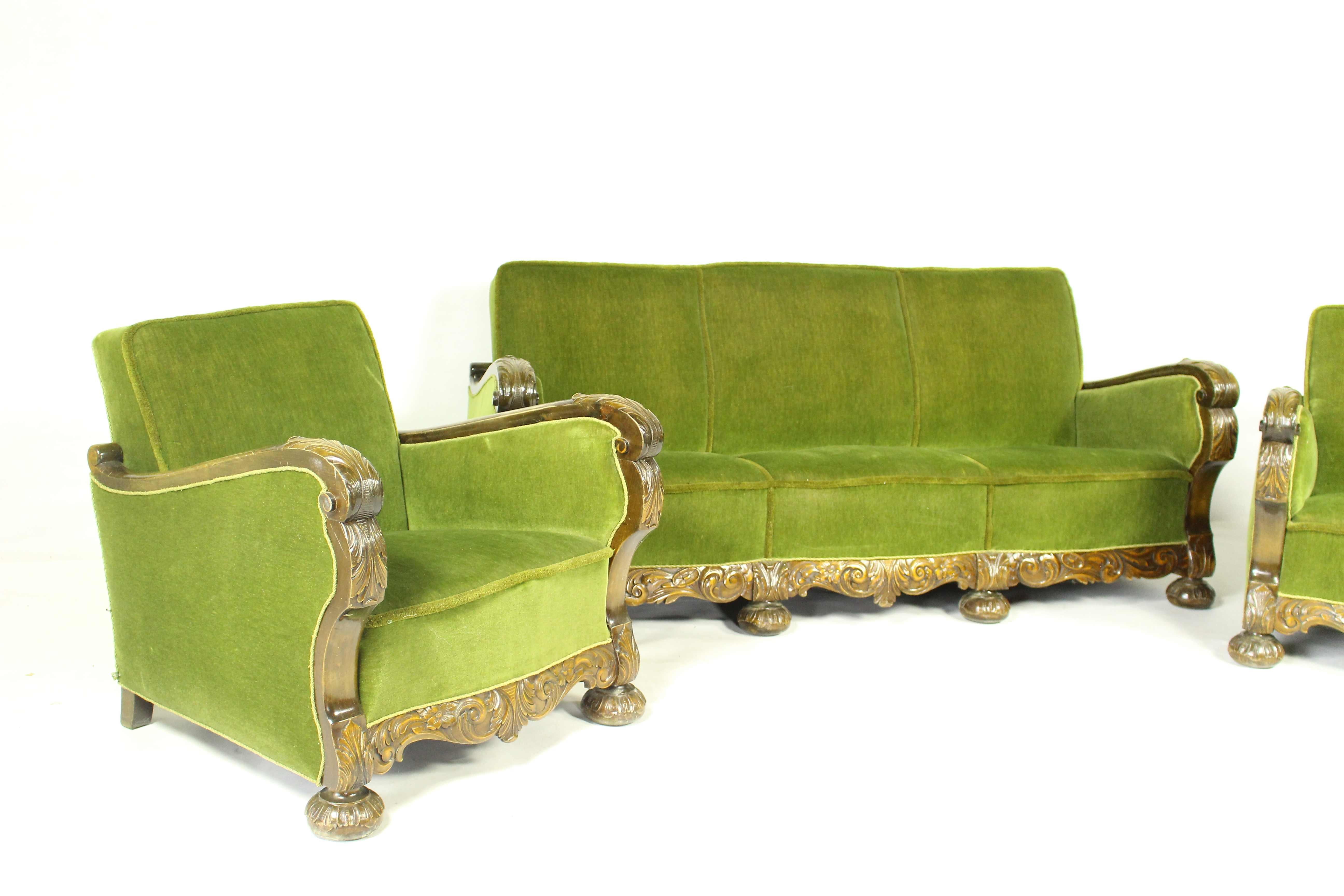 Art Deco style upholstered green velvet sofa and armchairs with wooden armrests and legs.
Upholstered in green velvet (recommended replacement).
Made in Denmark in 20th century.
Seat and back with springs.