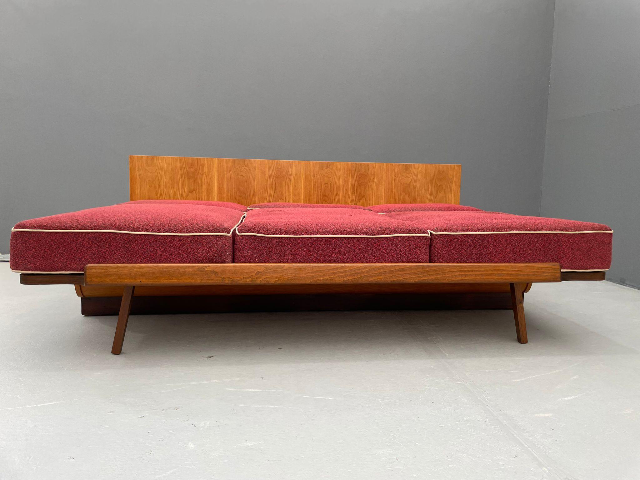 1950s Sofa Bed by Jindřich Halabala for UP Závody Rousínov, Czechoslovakia For Sale 6