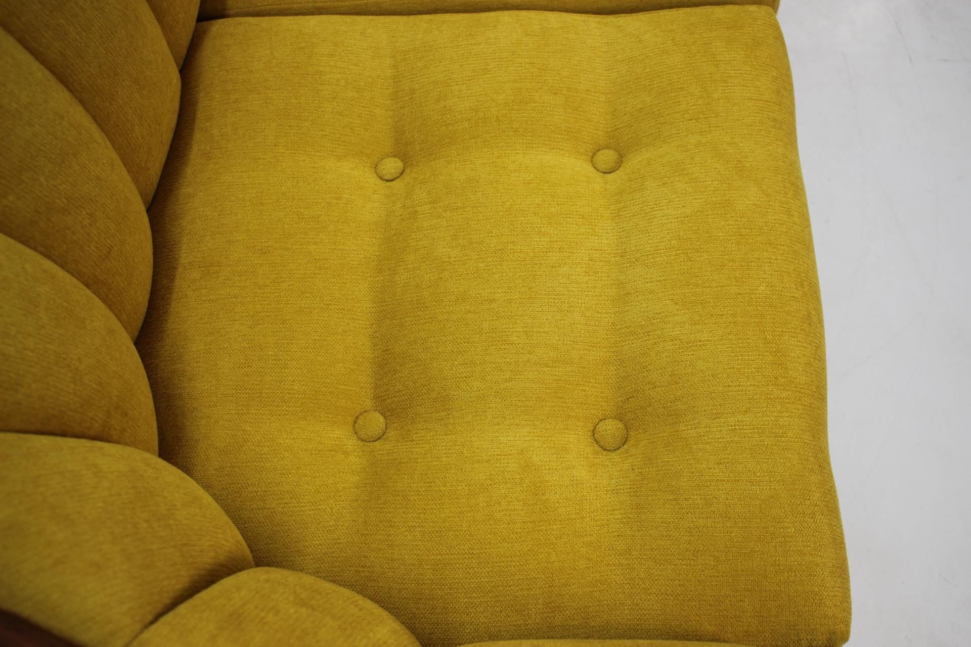 1950s Sofa in the Style of Gio Ponti, Italy 4