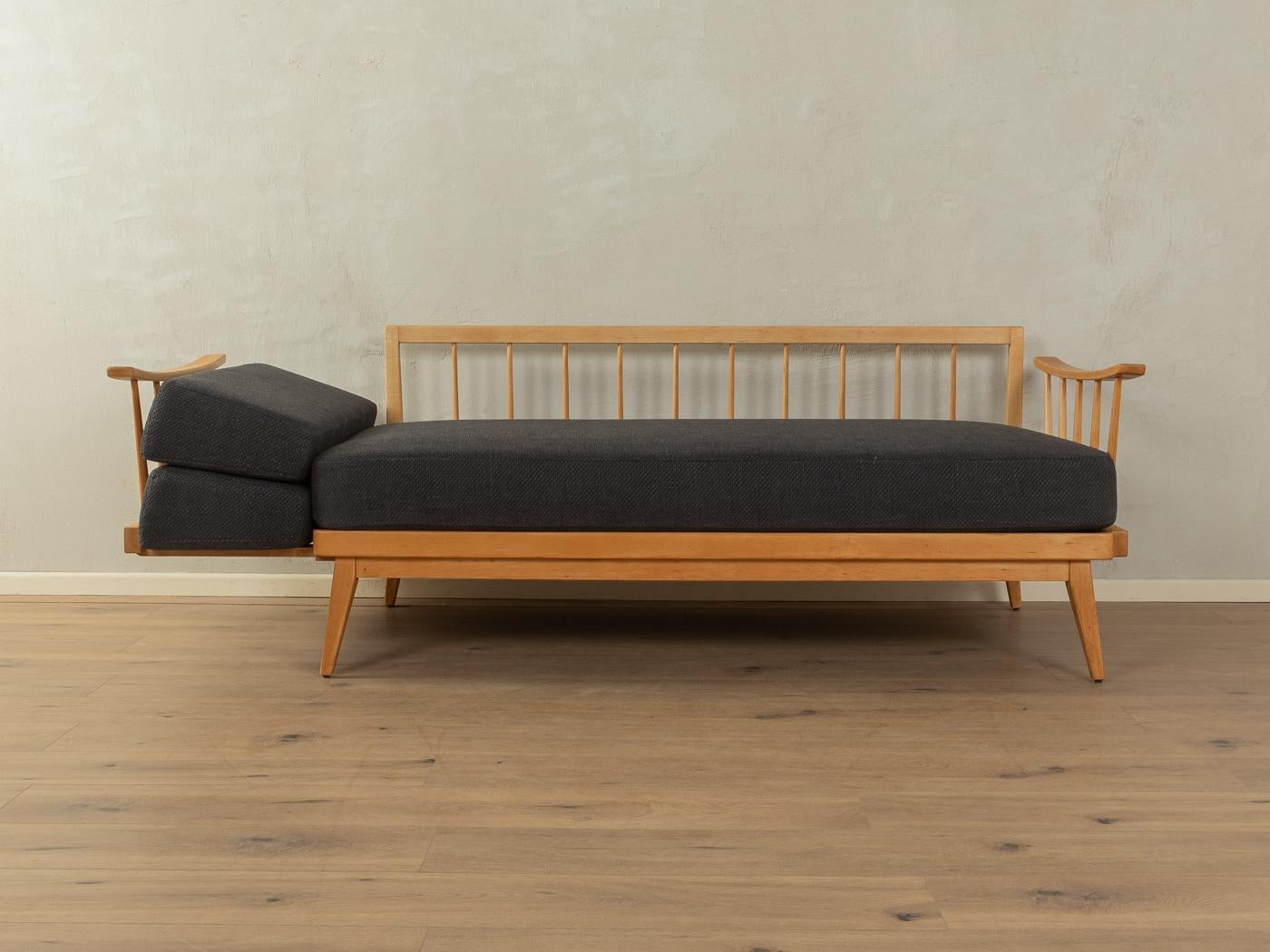  1950s Sofa, Knoll Antimott  For Sale 3