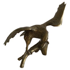 Escultura de latón de los años 50 Águila en rama
