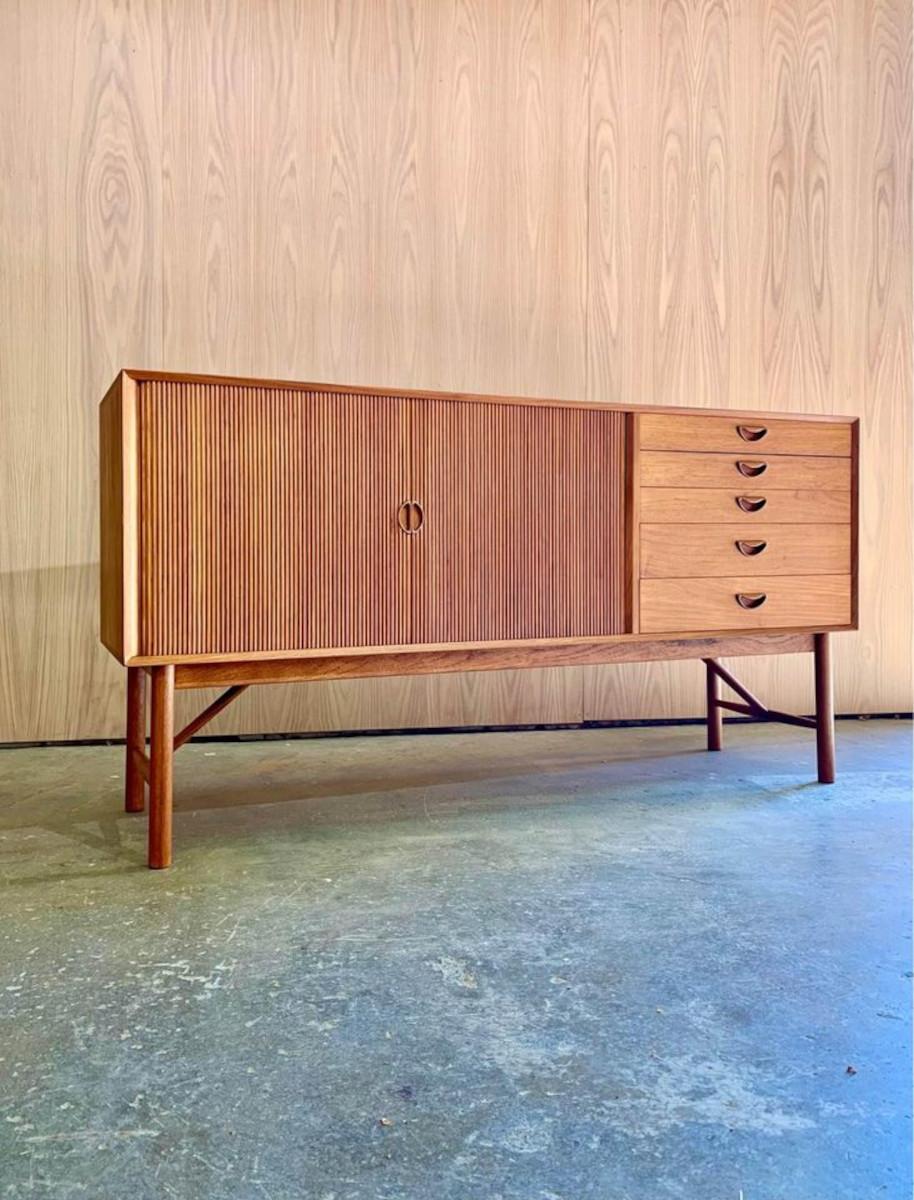 1950er Massivholz-Credenza aus Teakholz  Sideboard von Peter Hvidt 2