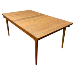 1950er Massivholz-Esstisch aus Teakholz von Finn Juhls