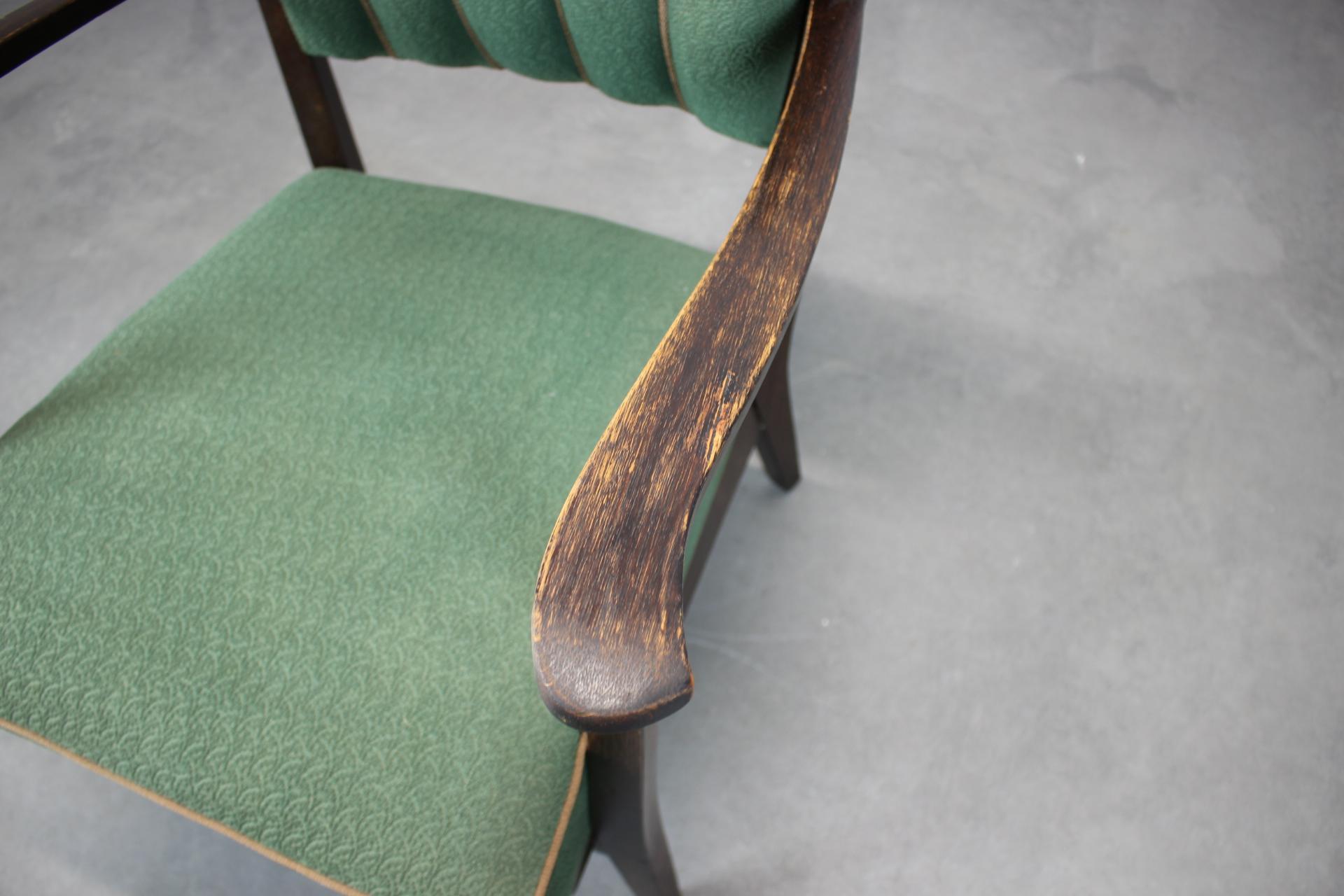 Sillón de madera maciza de los años 50, Checoslovaquia siglo XX en venta