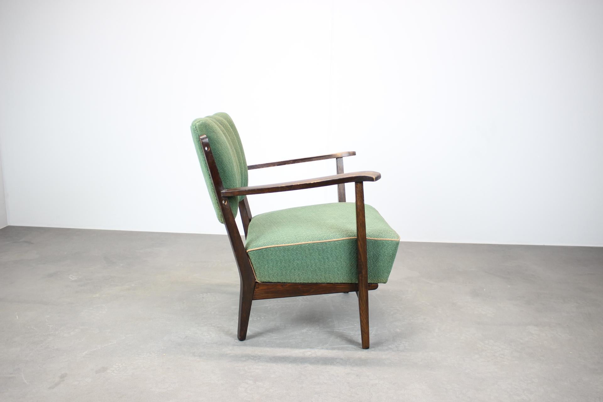Sillón de madera maciza de los años 50, Checoslovaquia en venta 1