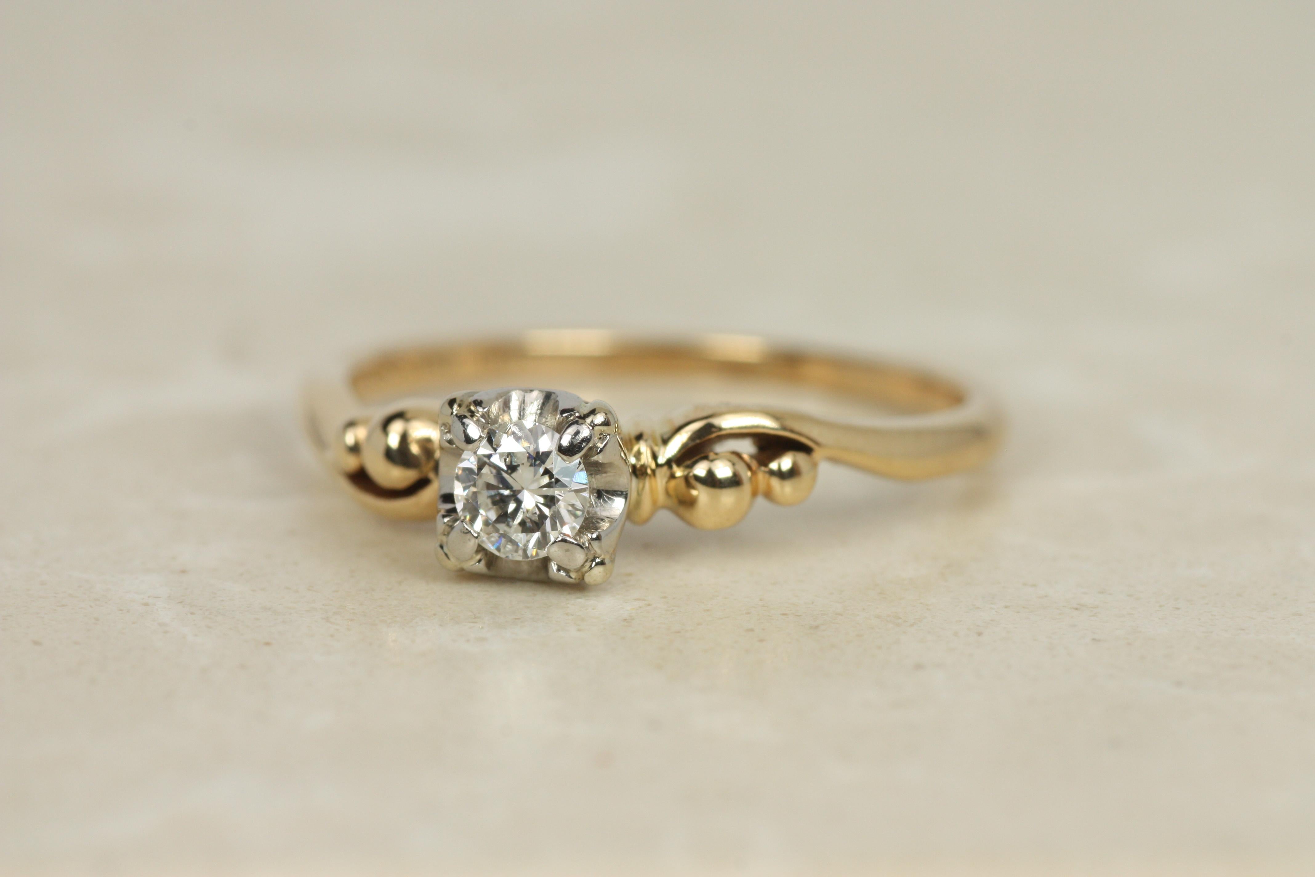 Taille ronde 1950s Solitaire Diamond Engagement Ring – 0.15ct Round Diamond Mid-Century Ring en vente