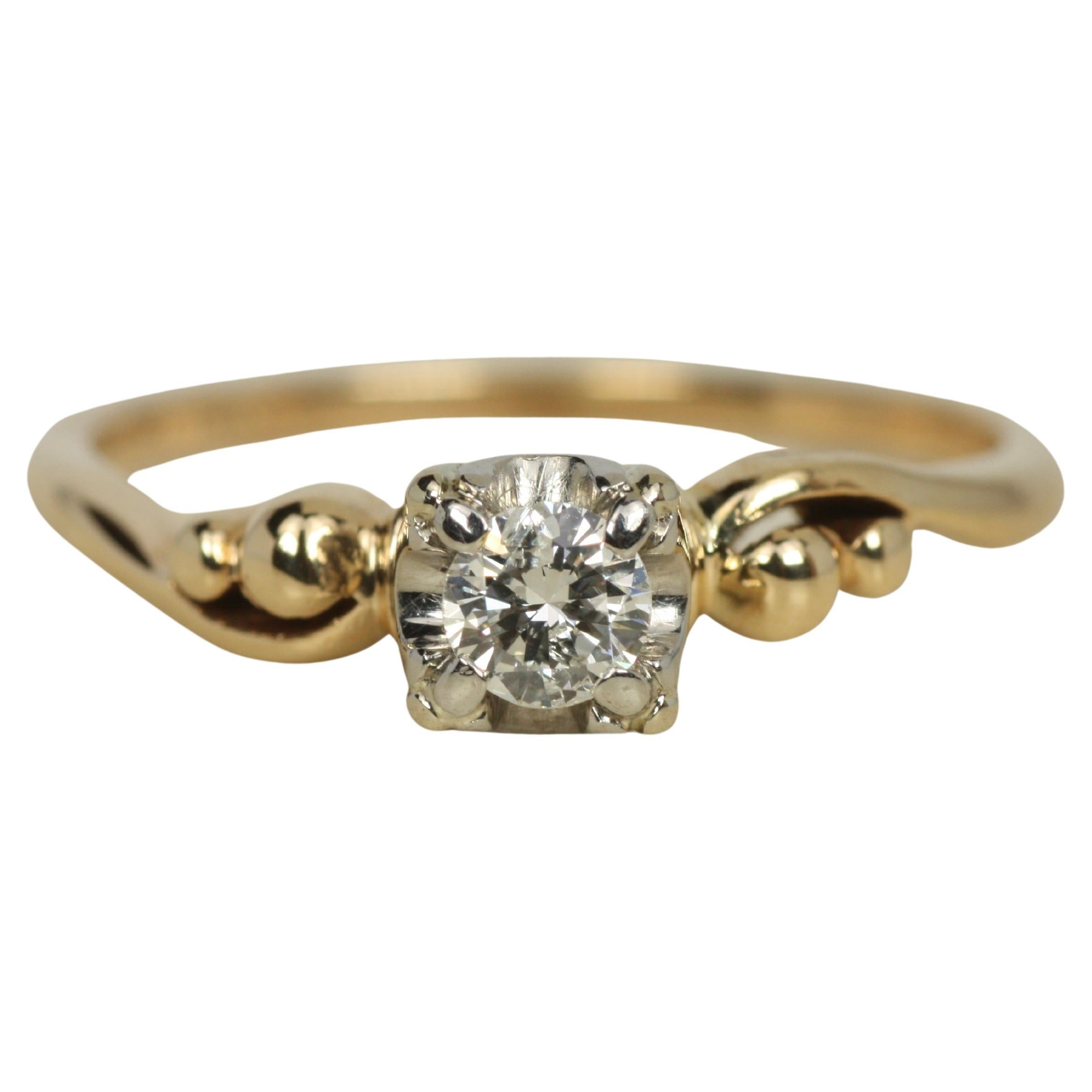 Bague de fiançailles solitaire en diamant des années 1950 - Bague du milieu du siècle en diamant rond de 0,15ct en vente