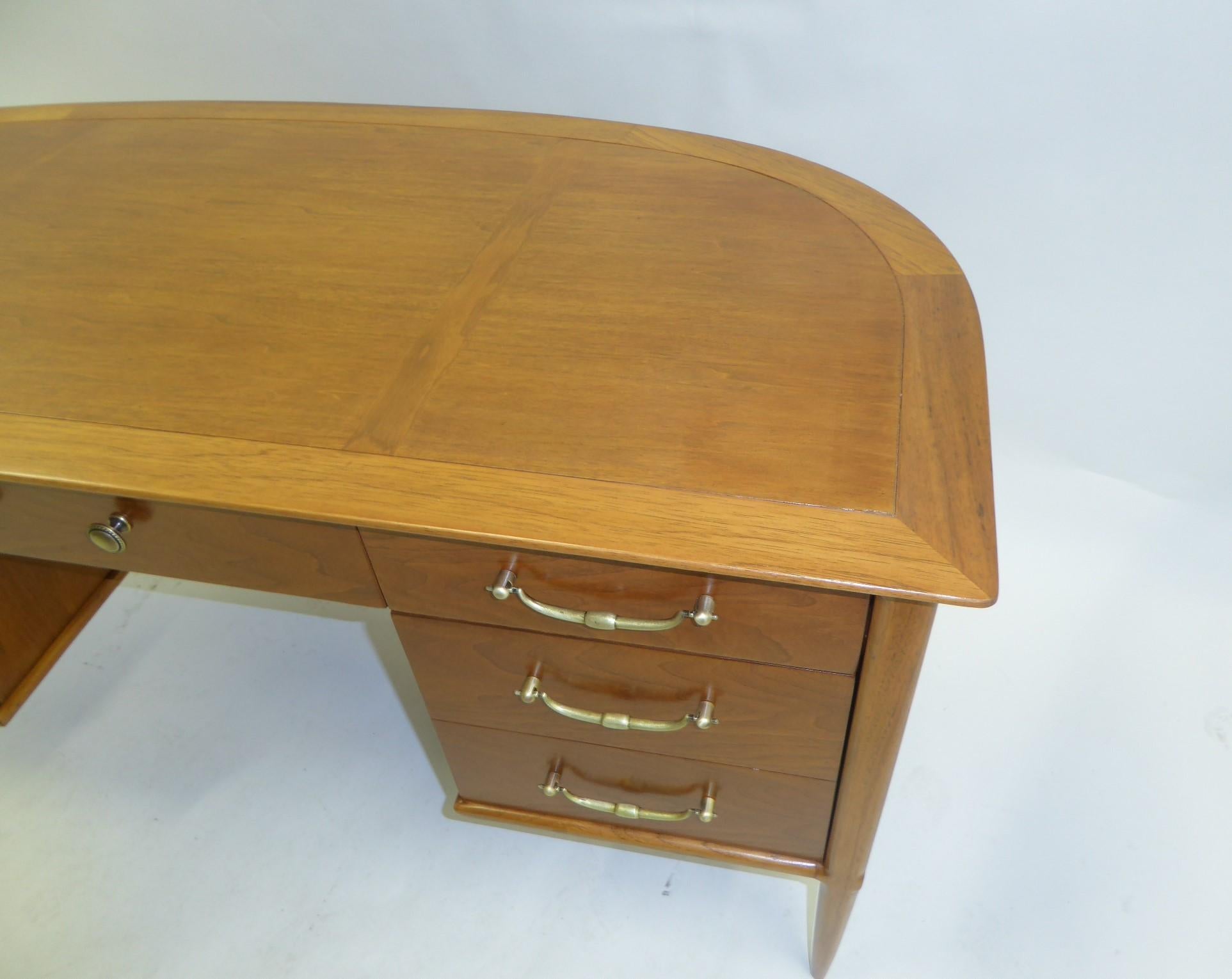 1950s Sophisticates Walnut Desk by John Lubberts & Lambert Mulder for Tomlinson In Good Condition In Miami, FL