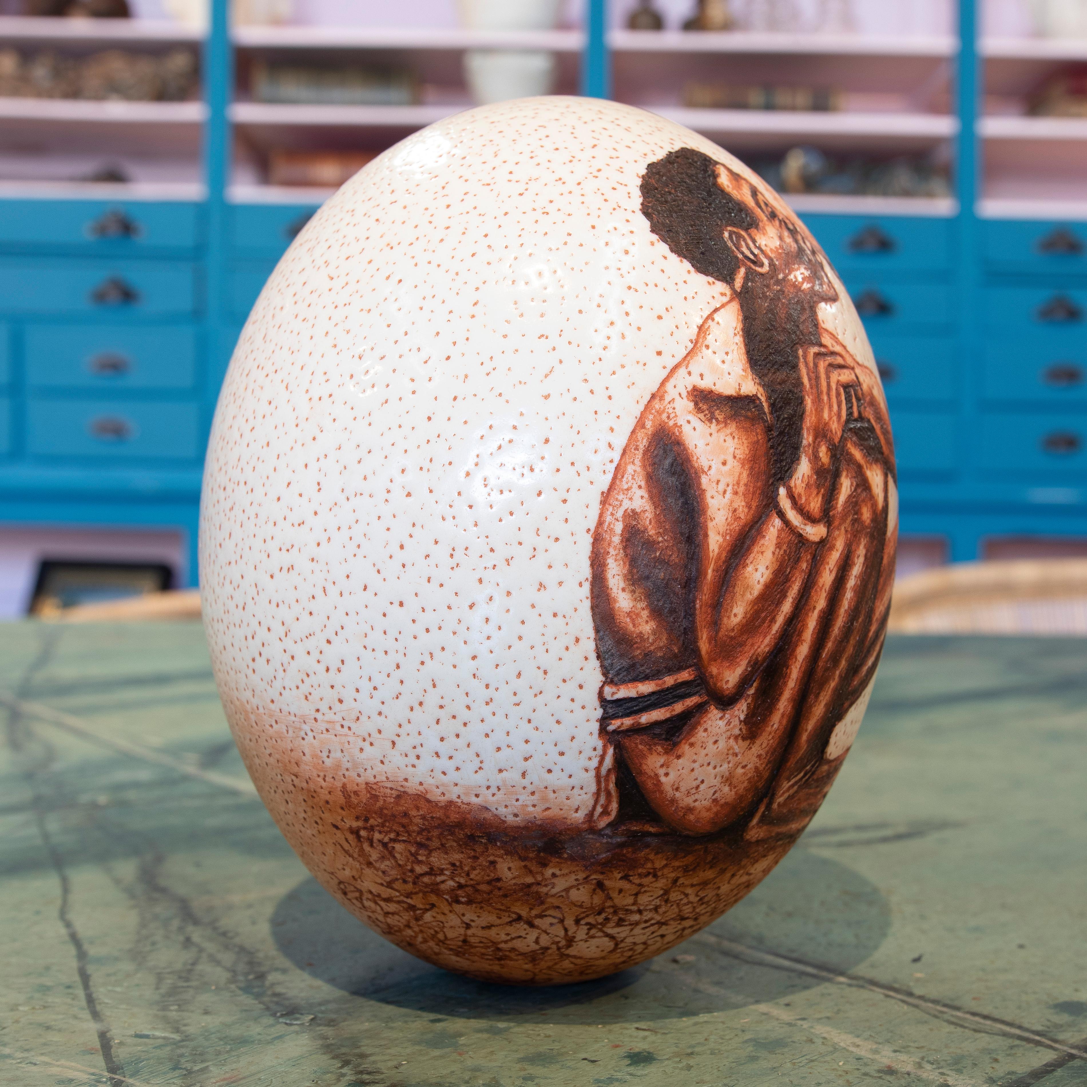 1950s South African Scrimshaw Ostrich Egg by Late Chief Sipho Ndldvu In Good Condition For Sale In Marbella, ES