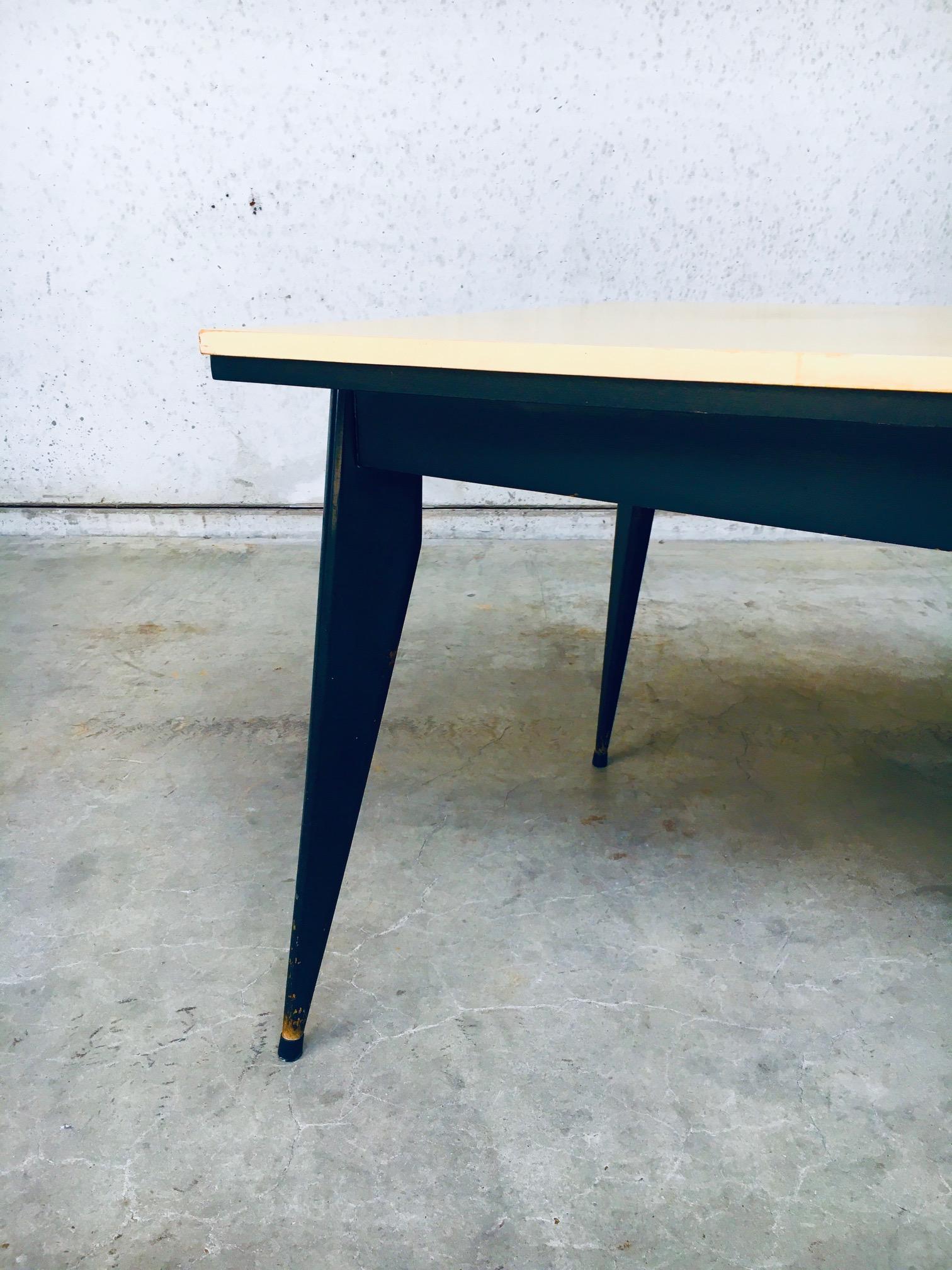 1950's Space Age Design Extendable Dining Table For Sale 6