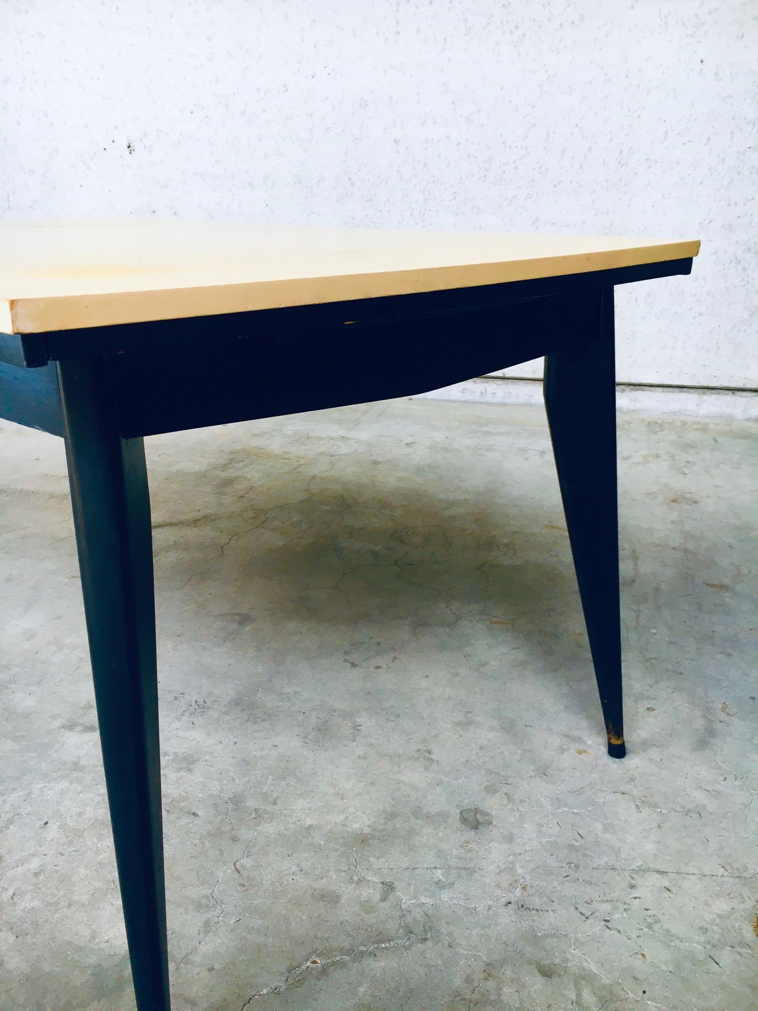 1950's Space Age Design Extendable Dining Table For Sale 8