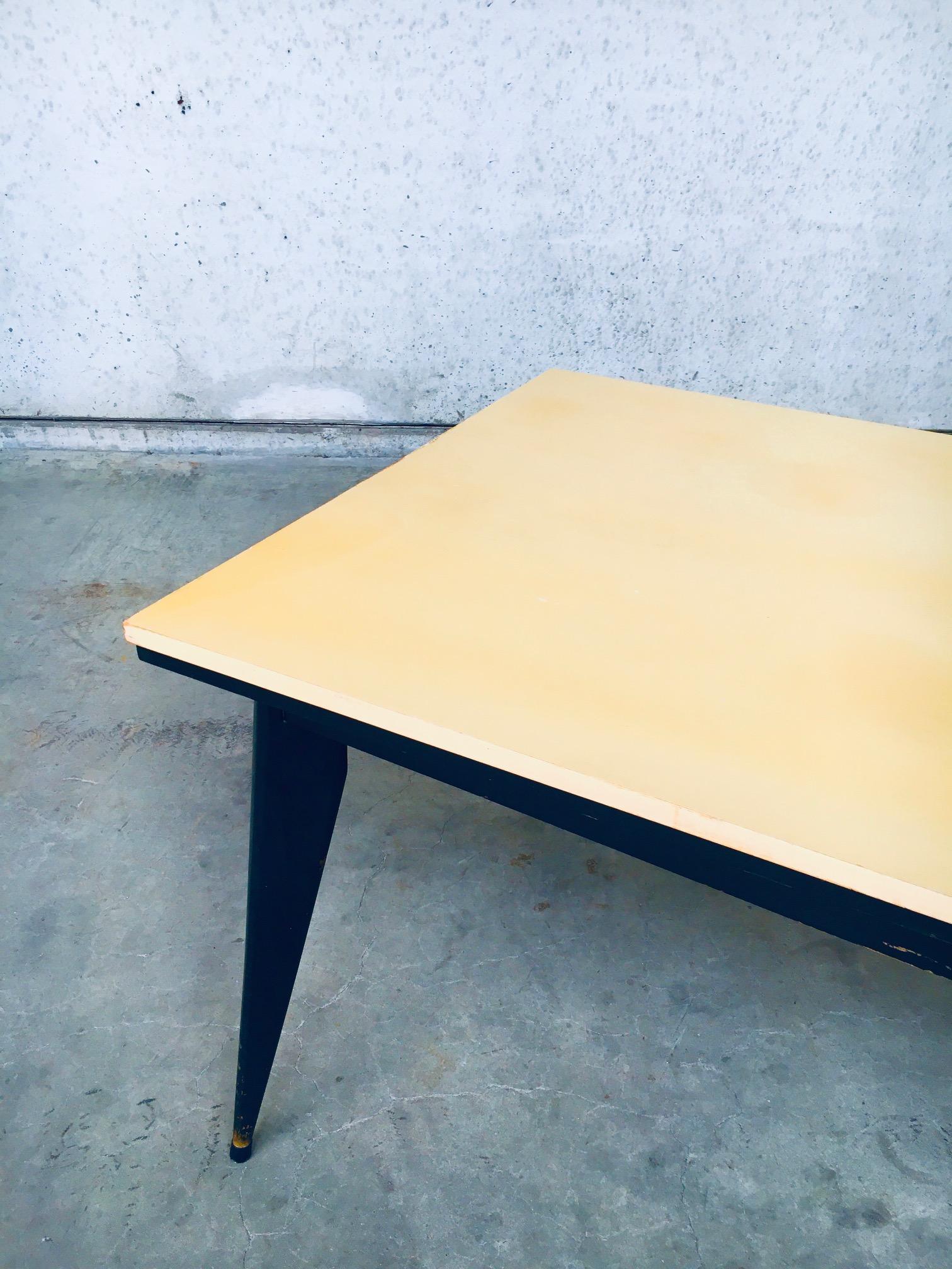1950's Space Age Design Extendable Dining Table For Sale 9