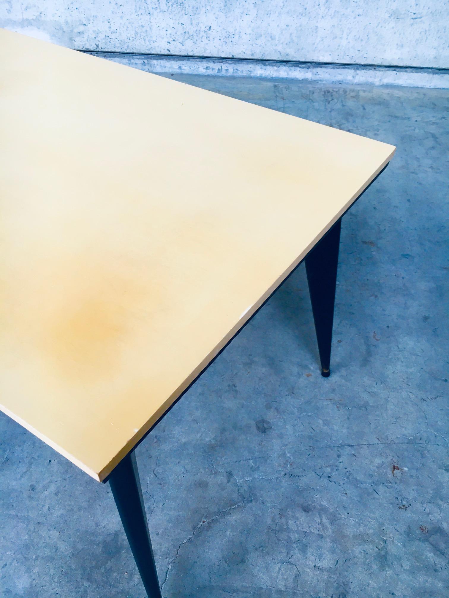 1950's Space Age Design Extendable Dining Table For Sale 10