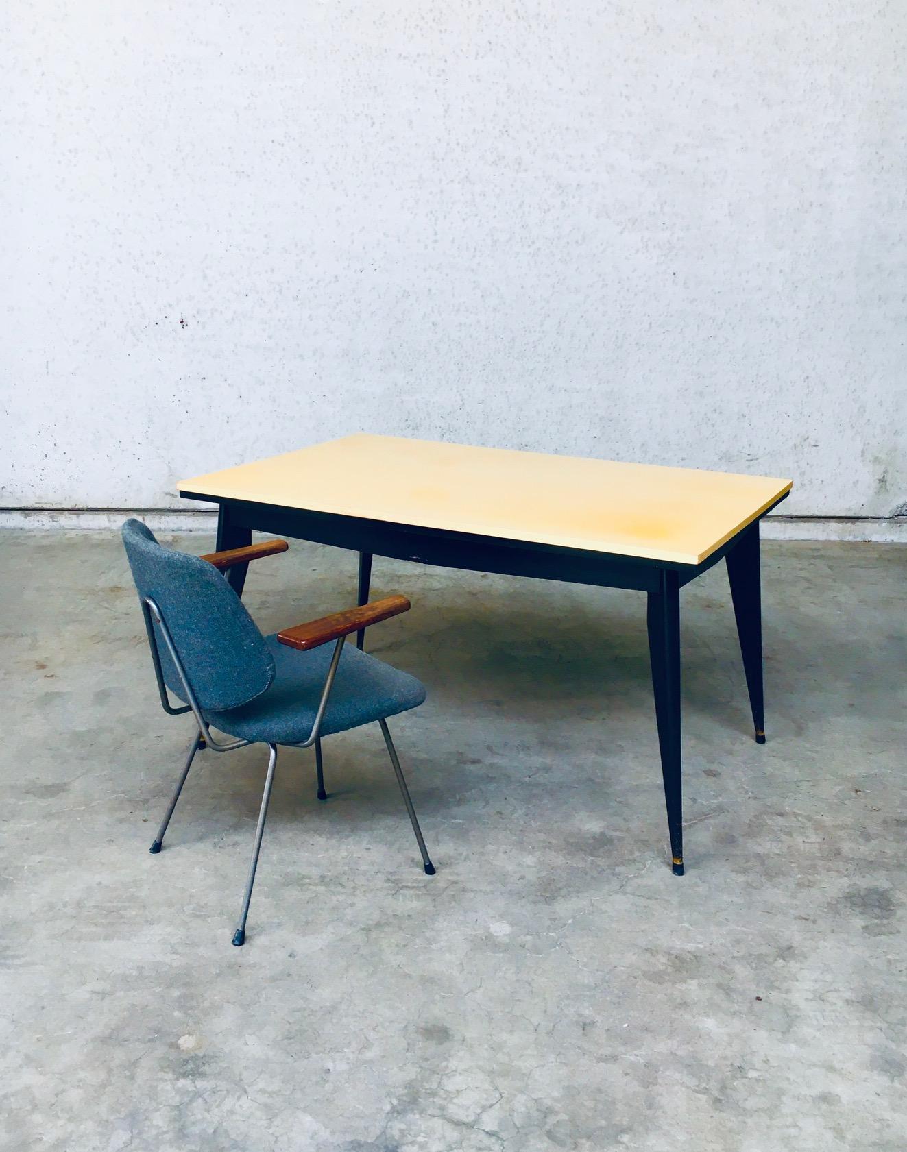 1950's Space Age Design Extendable Dining Table For Sale 12
