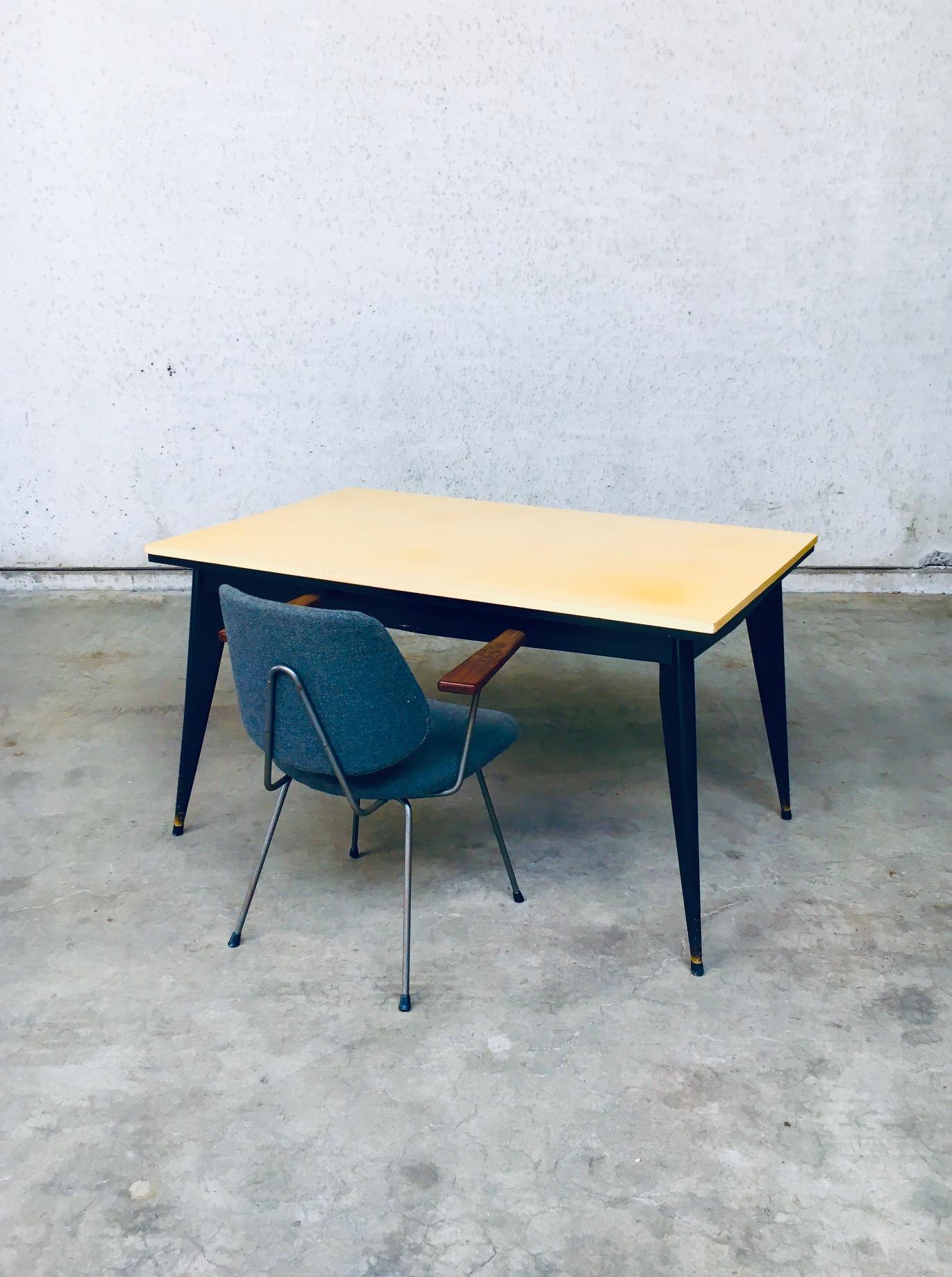 1950's Space Age Design Extendable Dining Table For Sale 13