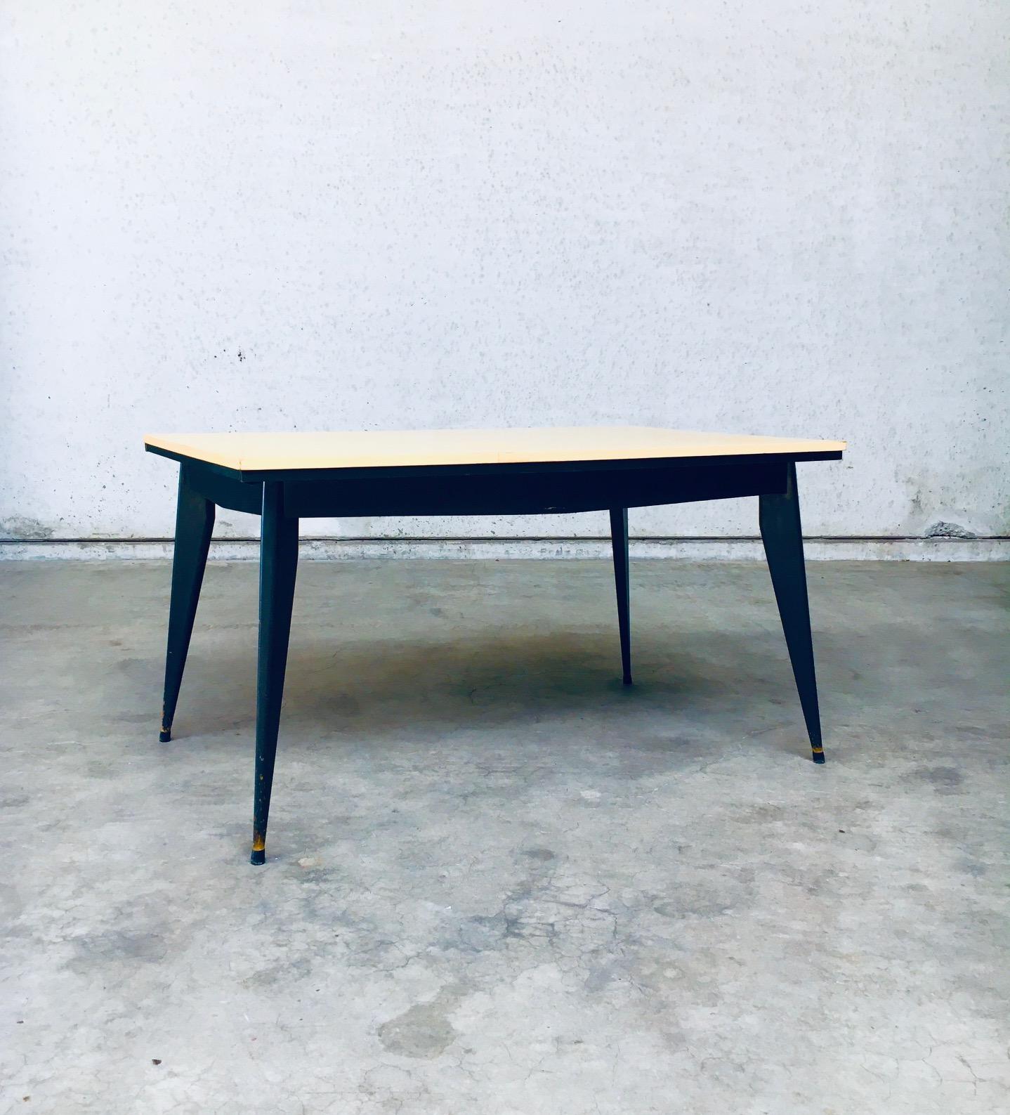 Mid-Century Modern 1950's Space Age Design Extendable Dining Table For Sale