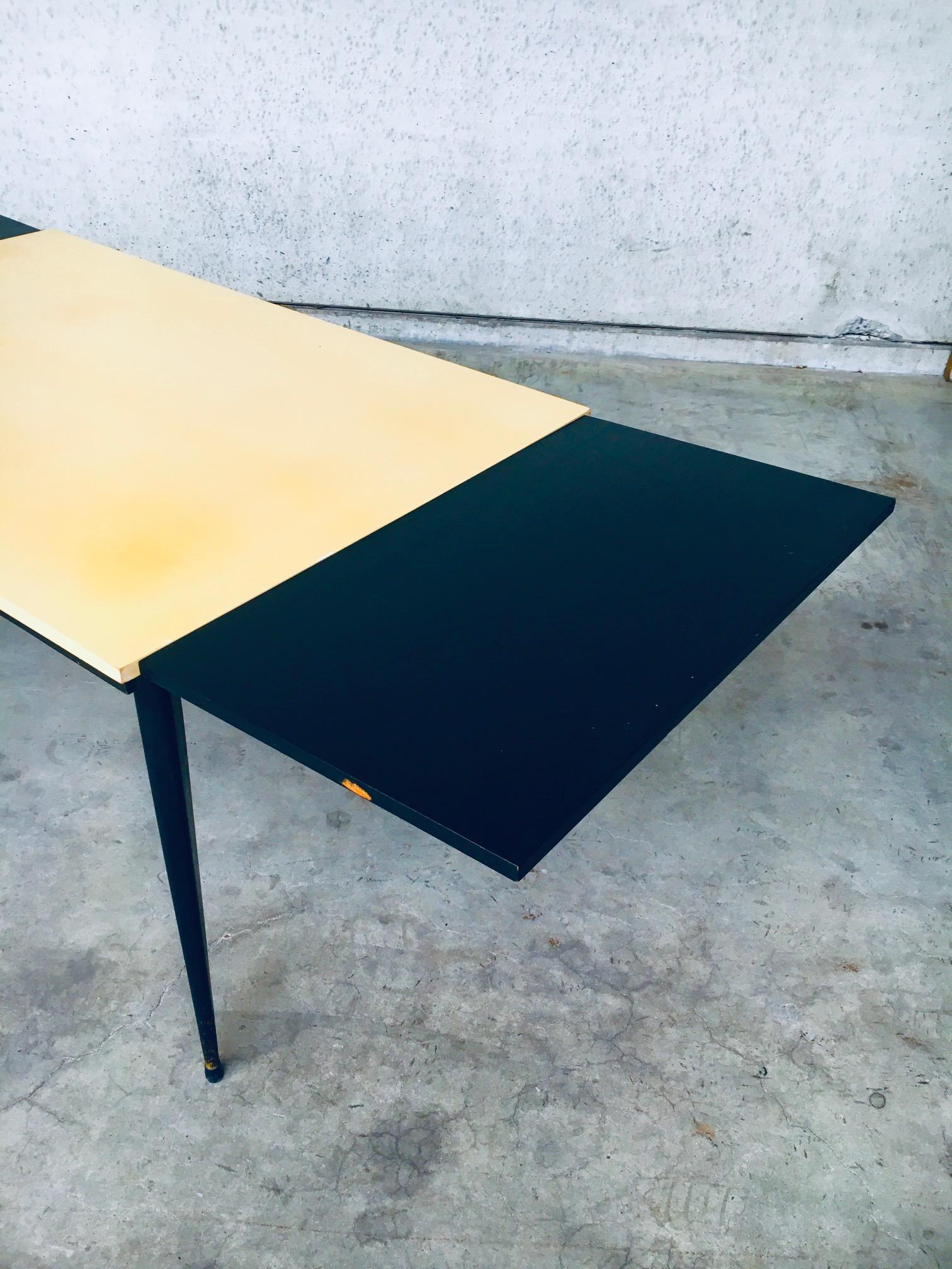 1950's Space Age Design Extendable Dining Table For Sale 1