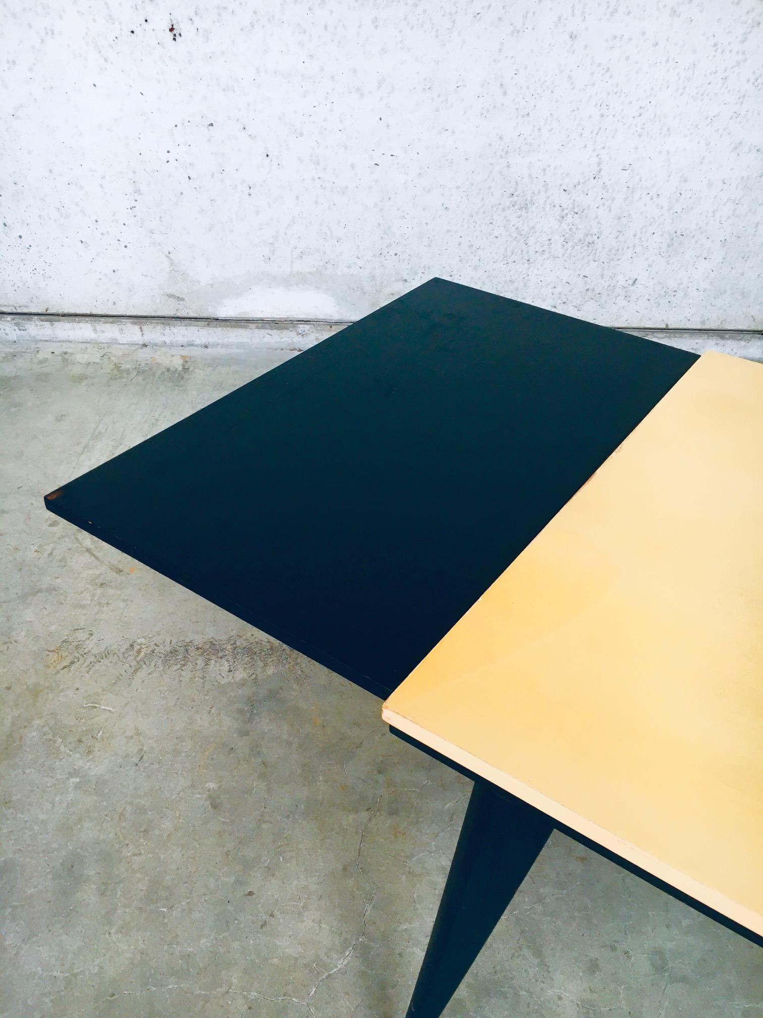 1950's Space Age Design Extendable Dining Table For Sale 2