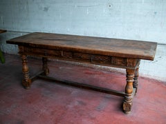 Mesa de comedor castellana de los años 50 con cajones