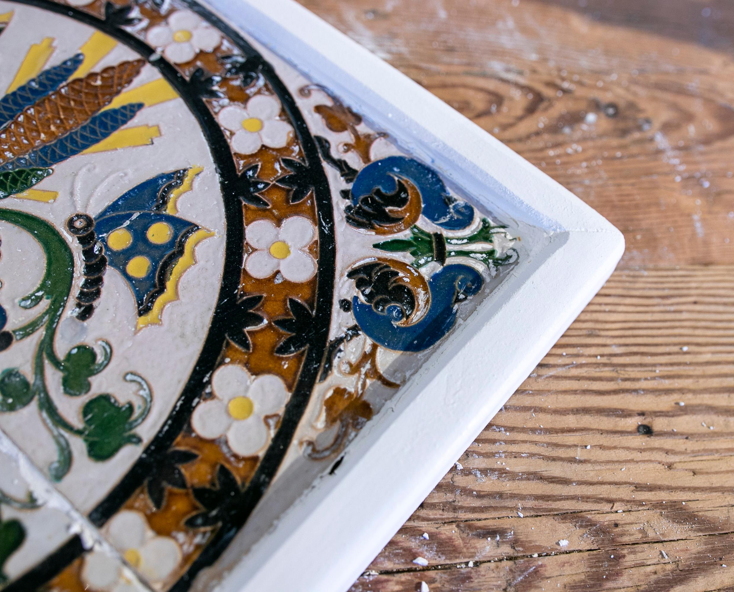 Teja Decorativa Española de los Años 50 Enmarcada en Madera de Diferentes Colores en venta 3