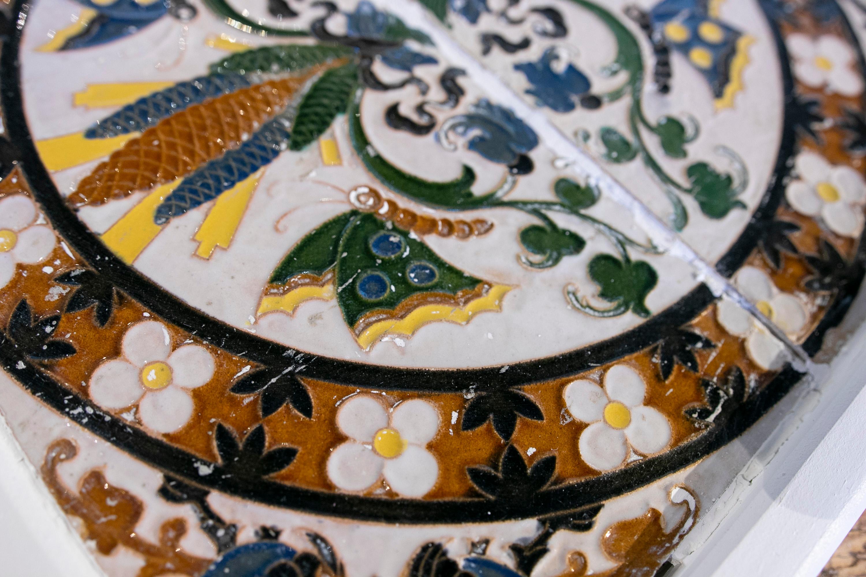 Teja Decorativa Española de los Años 50 Enmarcada en Madera de Diferentes Colores en venta 5