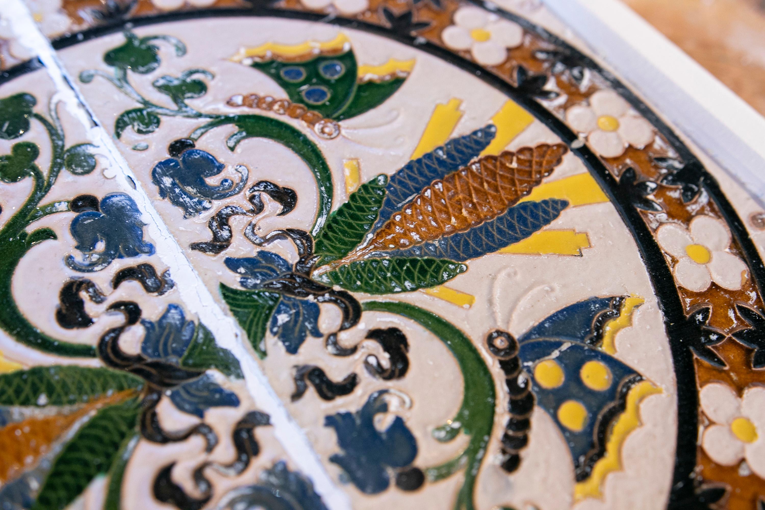 Teja Decorativa Española de los Años 50 Enmarcada en Madera de Diferentes Colores en venta 8