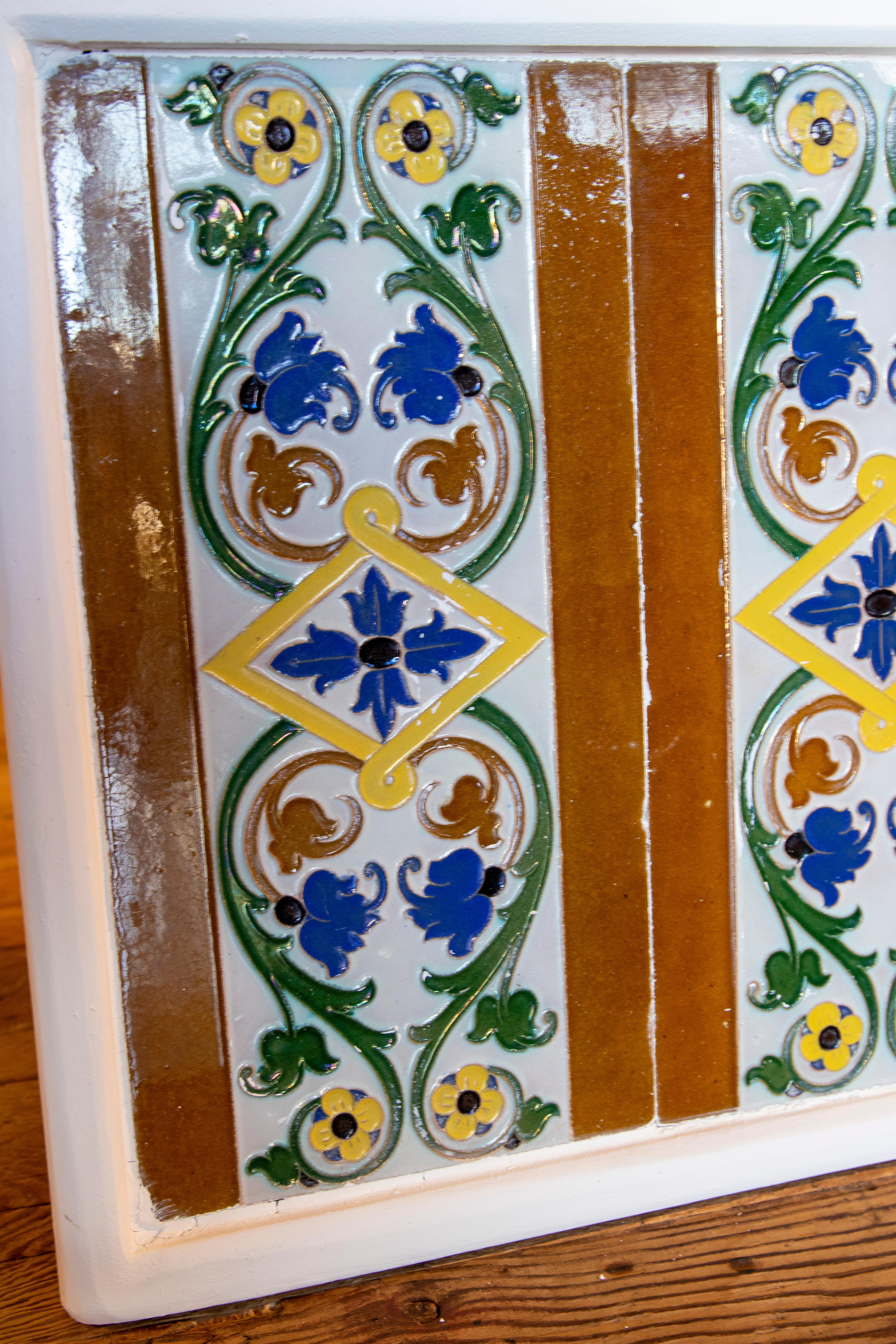 Piastrella decorativa spagnola degli anni '50 incorniciata in Wood in diversi colori In condizioni buone in vendita a Marbella, ES
