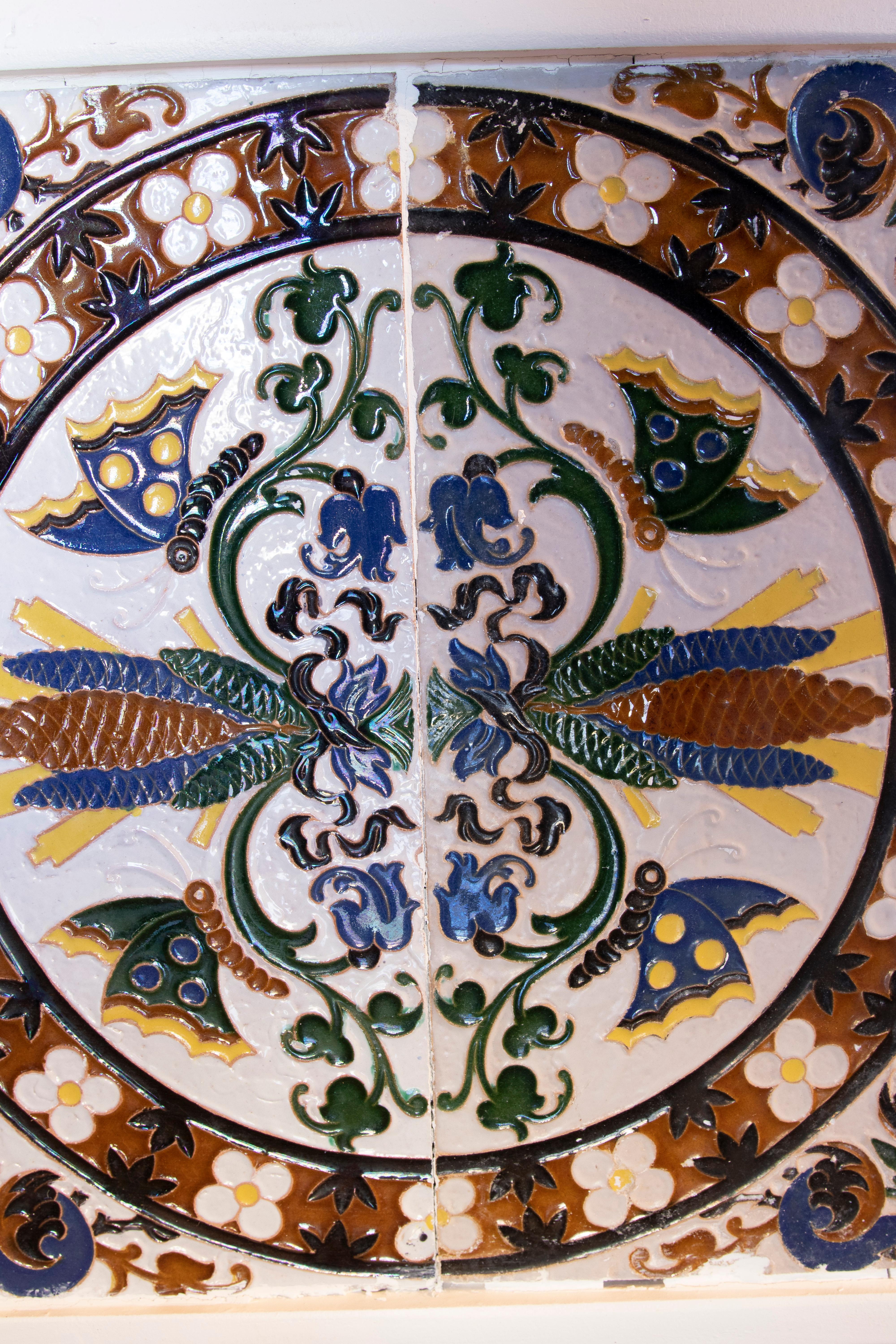 20ième siècle Carreau décoratif espagnol des années 1950 encadré dans du bois de différentes couleurs  en vente