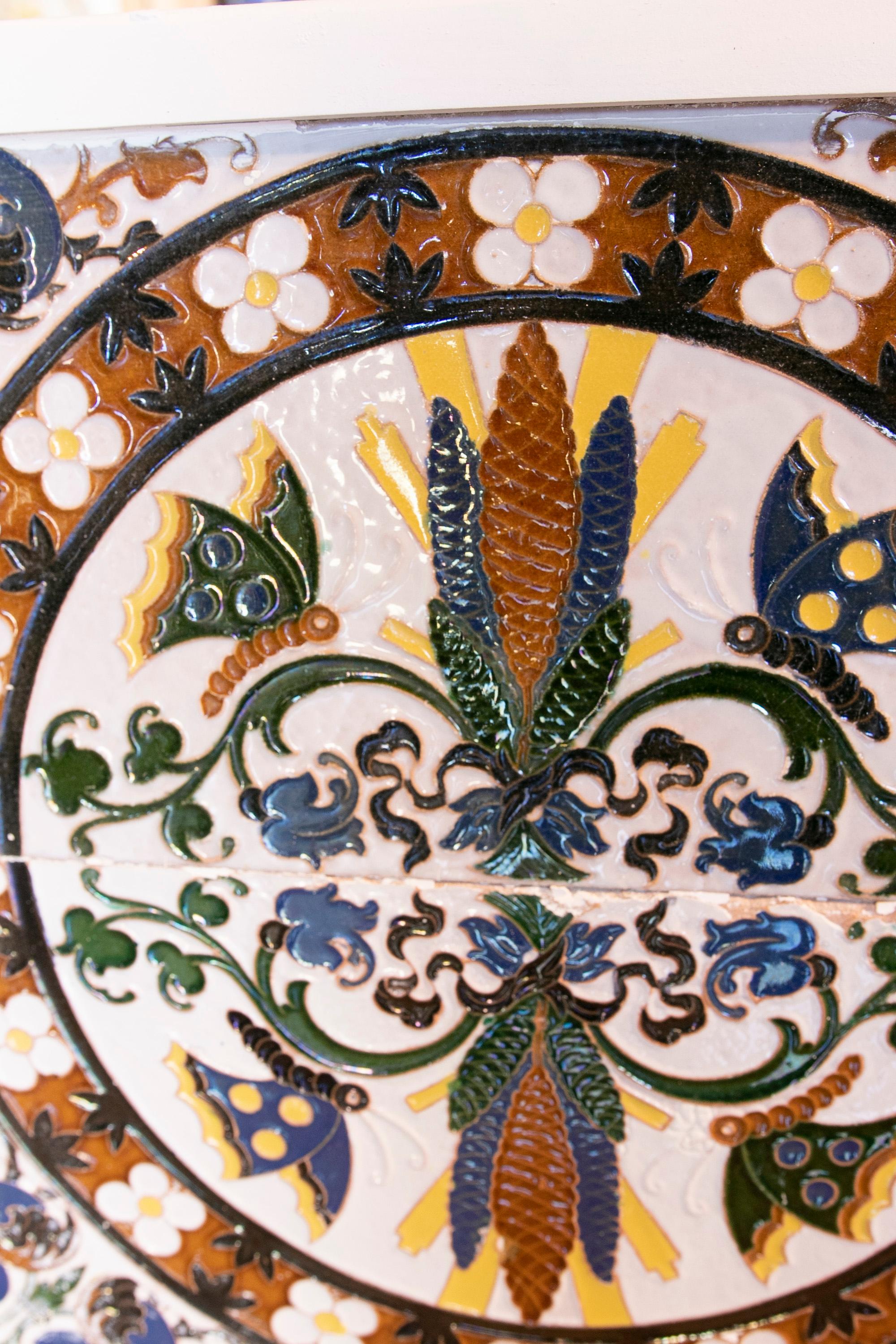 Céramique Carreau décoratif espagnol des années 1950 encadré dans du bois de différentes couleurs en vente