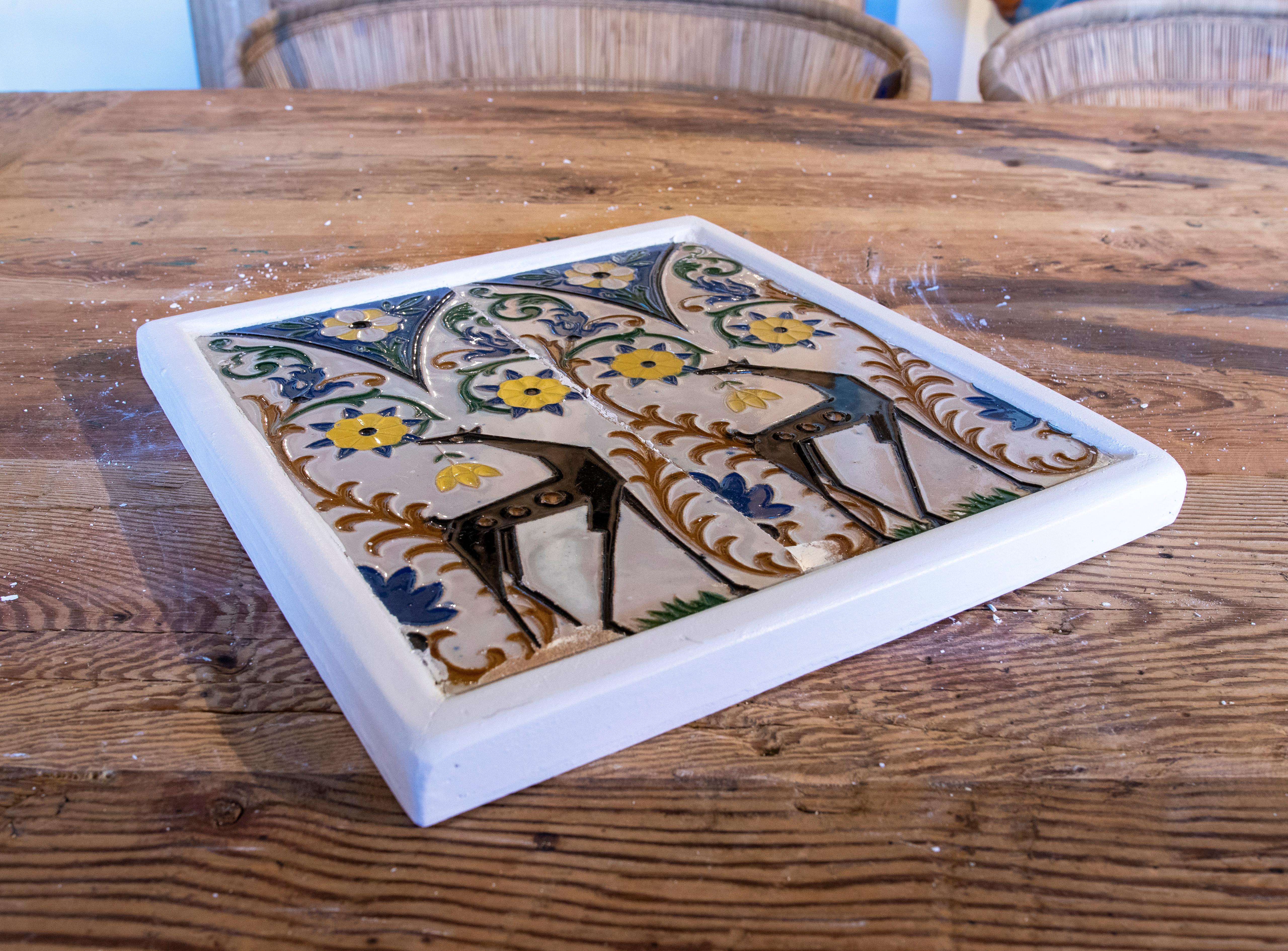Carreau décoratif espagnol des années 1950 encadré dans du bois de différentes couleurs en vente 2