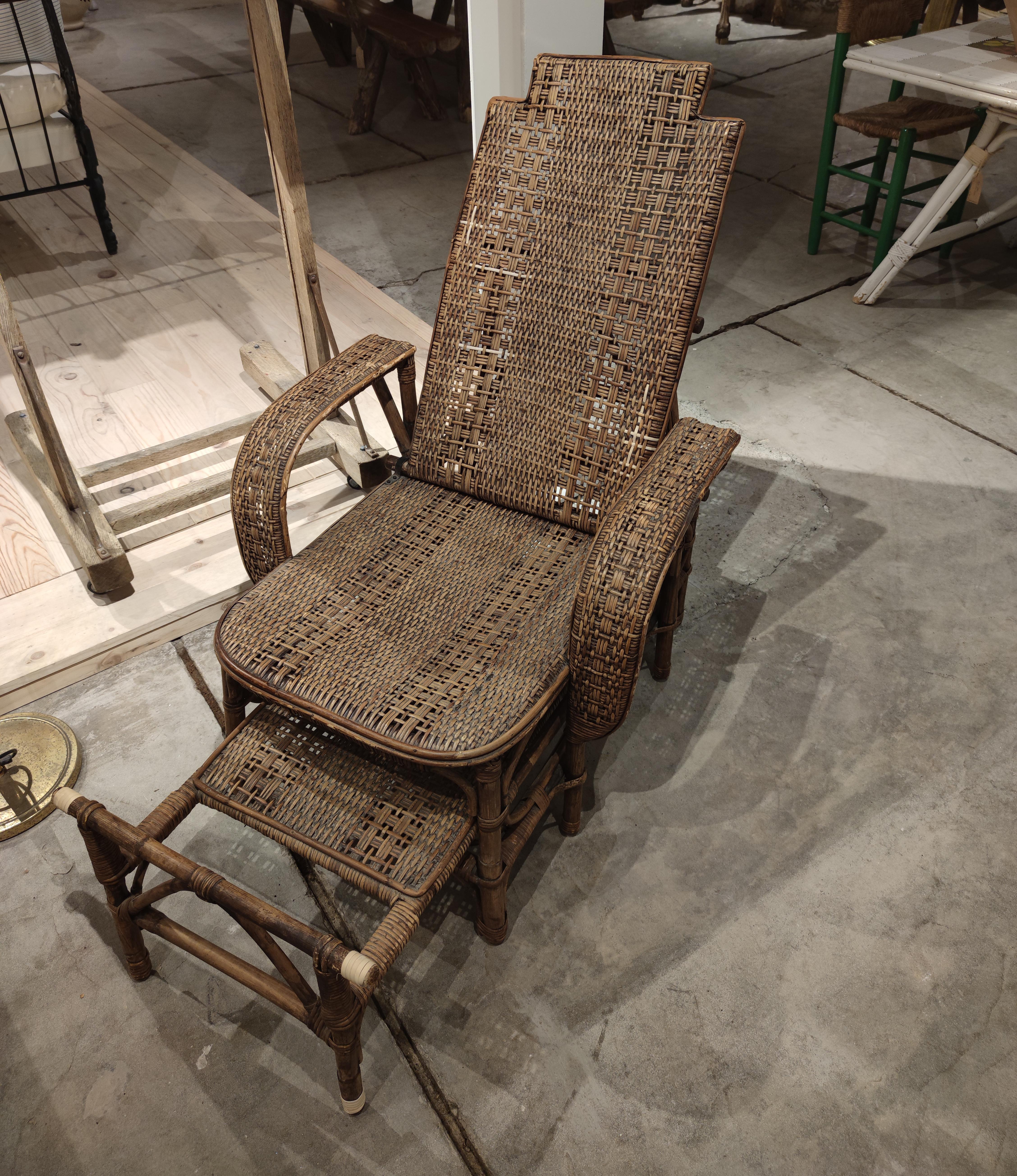 Vintage 1950s Spanish hand woven wicker pool deck sunbathing lounge chair with extensible foot rests. 



  