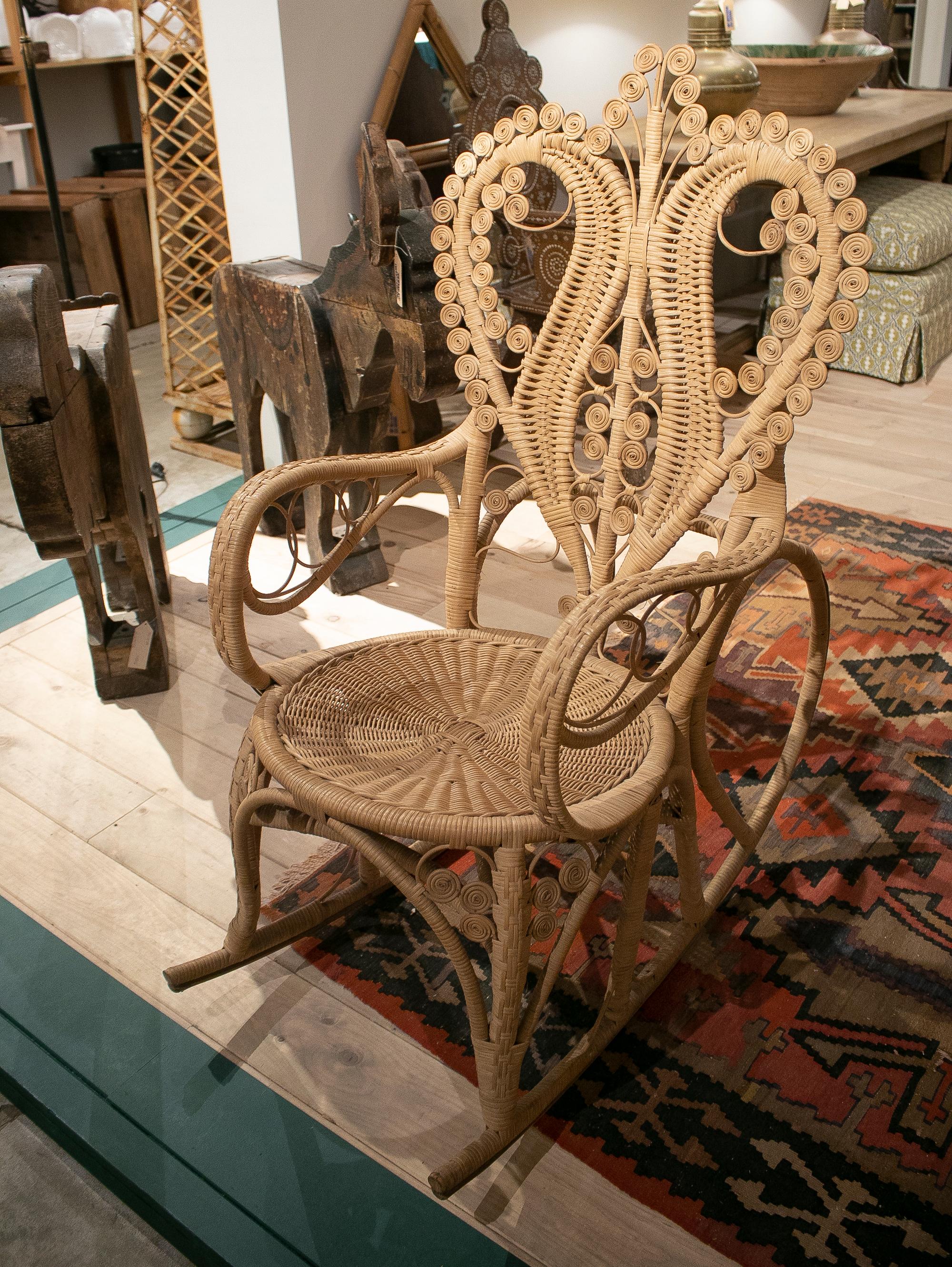 1950s Spanish Hand Woven Wicker Rocking Chair In Good Condition In Marbella, ES
