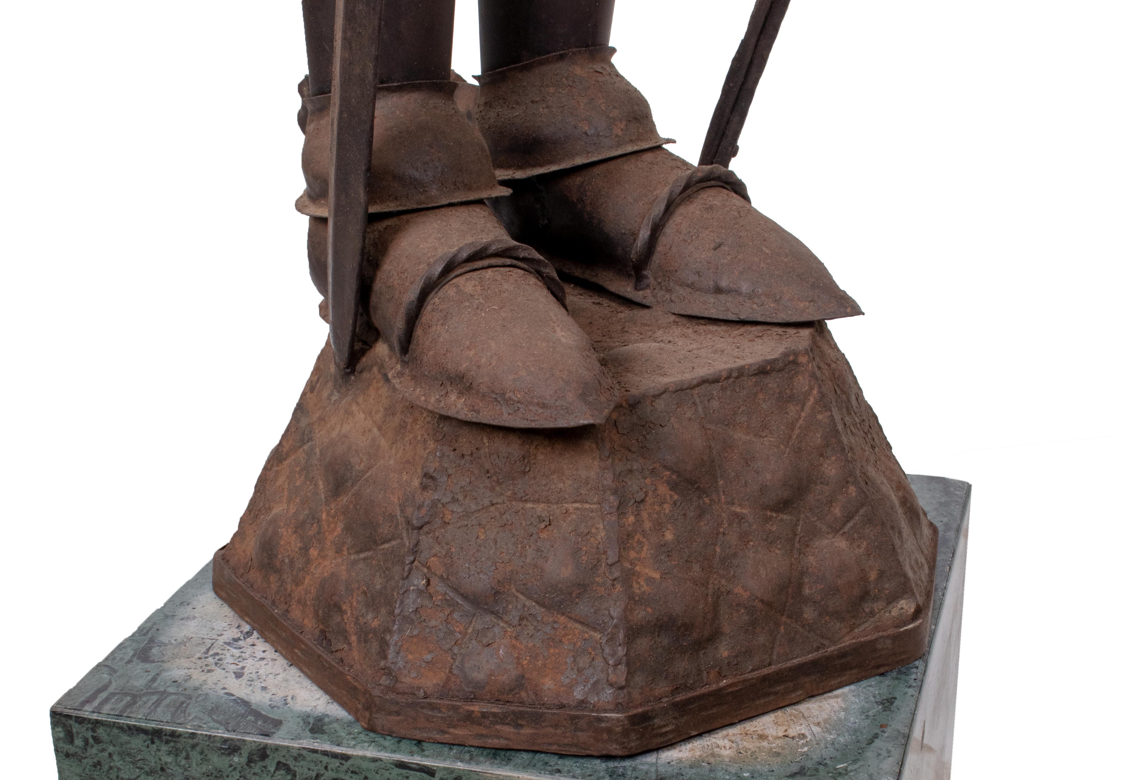 1950s Spanish Iron Suit of Armour on a Green Serpentine Marble Pedestal For Sale 7